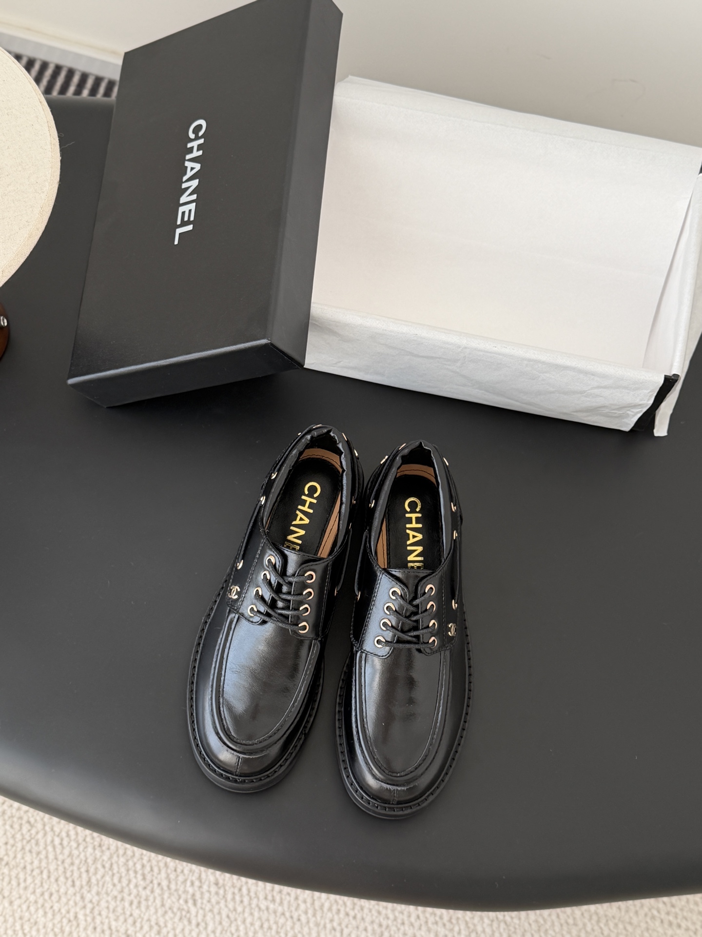 NO:710886,Chanel26c new lace-up loafers, classic style, slender, delicate, compact and round toe, simple but not simple and elegant!  Versatile temperament, sheepskin lining, original outsole Size35-39, other sizes can be customized, non-refundable, loafers, chanel, loafers, sheepskin19860909Chanel26c新款系带乐福鞋  经典款样式 鞋型修长秀气小巧圆形圆头 简约而不简单且不失优雅！百搭气质 内里羊皮 原版大底 Size35-39 其他码数定做不退换,乐福鞋,chanel,loafers,sheepskin,Women's Shoes