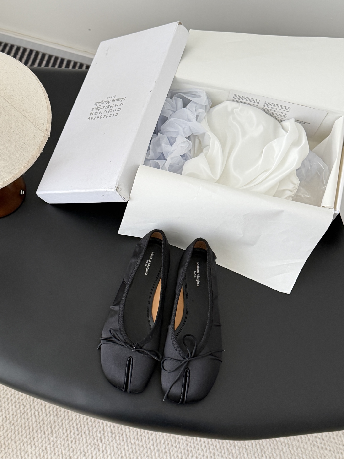 NO:721114,High quality!  Maison Margiela MM6 split-toe shoes Tabi Italian vegetable-tanned sheepskin!  Welcome to compare with the real original outsole!  Size:35-39 Other sizes can be customized, split-toe shoes, masion margiela, sheepskin19860909高定品质！Maison Margiela MM6分趾鞋 Tabi 意产植鞣羊皮！ 欢迎对比 真正的原版大底！ Size:35-39 其他码数定做,分趾鞋,masion margiela,sheepskin,Women's Shoes