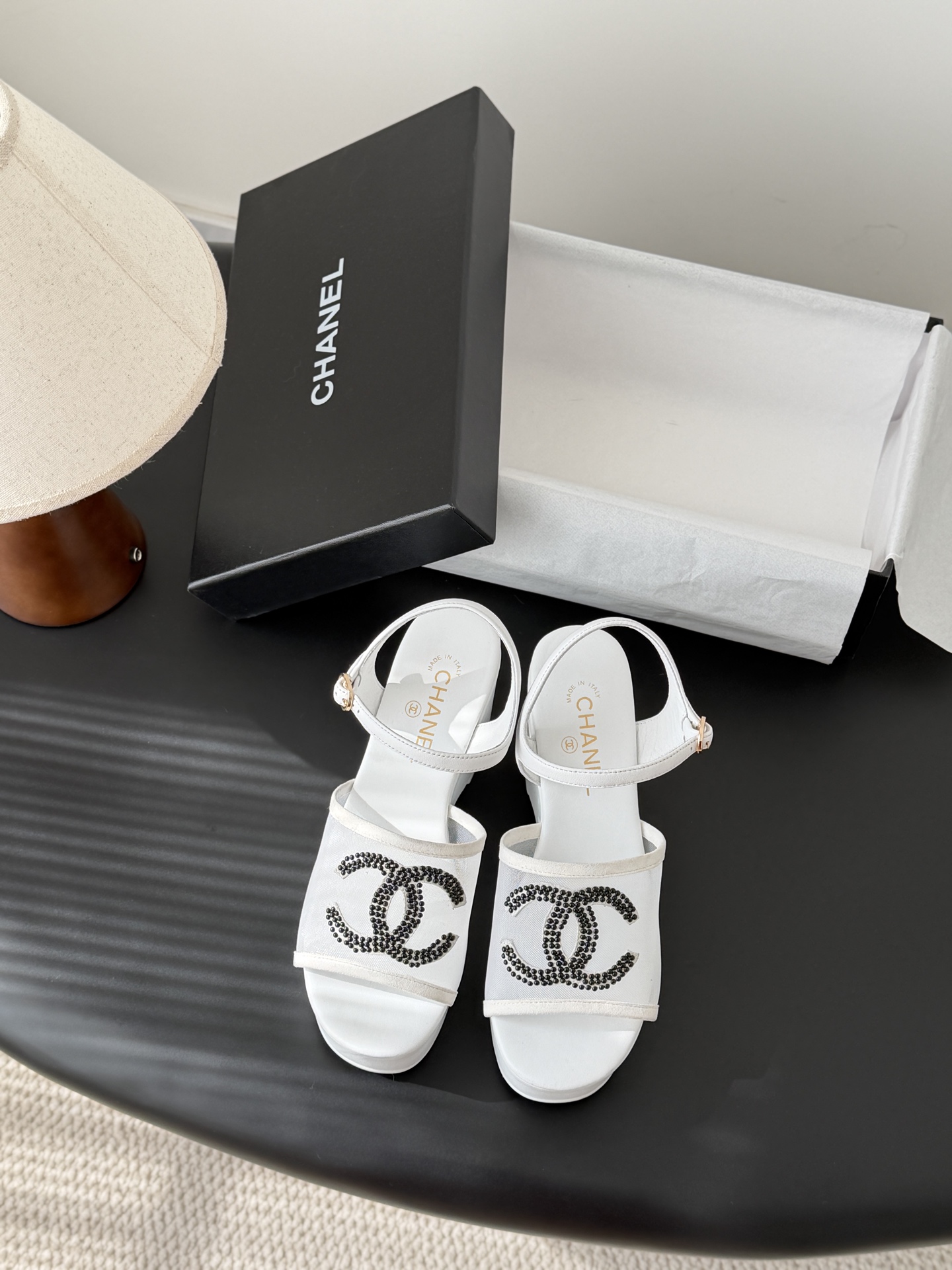 NO:730224,Chanel 26C new wedge high-heeled sandals, slip-on series, sheepskin lining, original outsole Size: 35-39, other sizes are not returned or exchanged for customization,,chanel,sandals,sheepskin19860909Chanel 26C新款坡跟高跟凉鞋 一脚蹬系列 内里羊皮 原版大底 Size:35-39 其他码数定制不退换,,chanel,sandals,sheepskin,Men's shoes