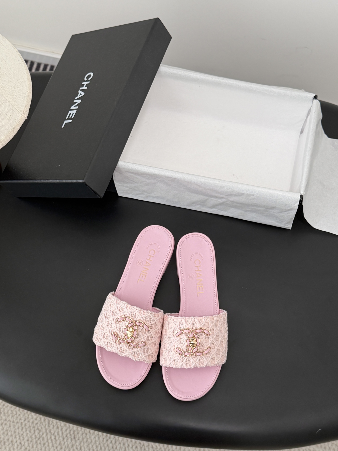 Chanel 26C春夏新款全系列链条拖鞋全系列首发 专柜有的我都有！高版本高品质鞋面牛皮/原版面料 内