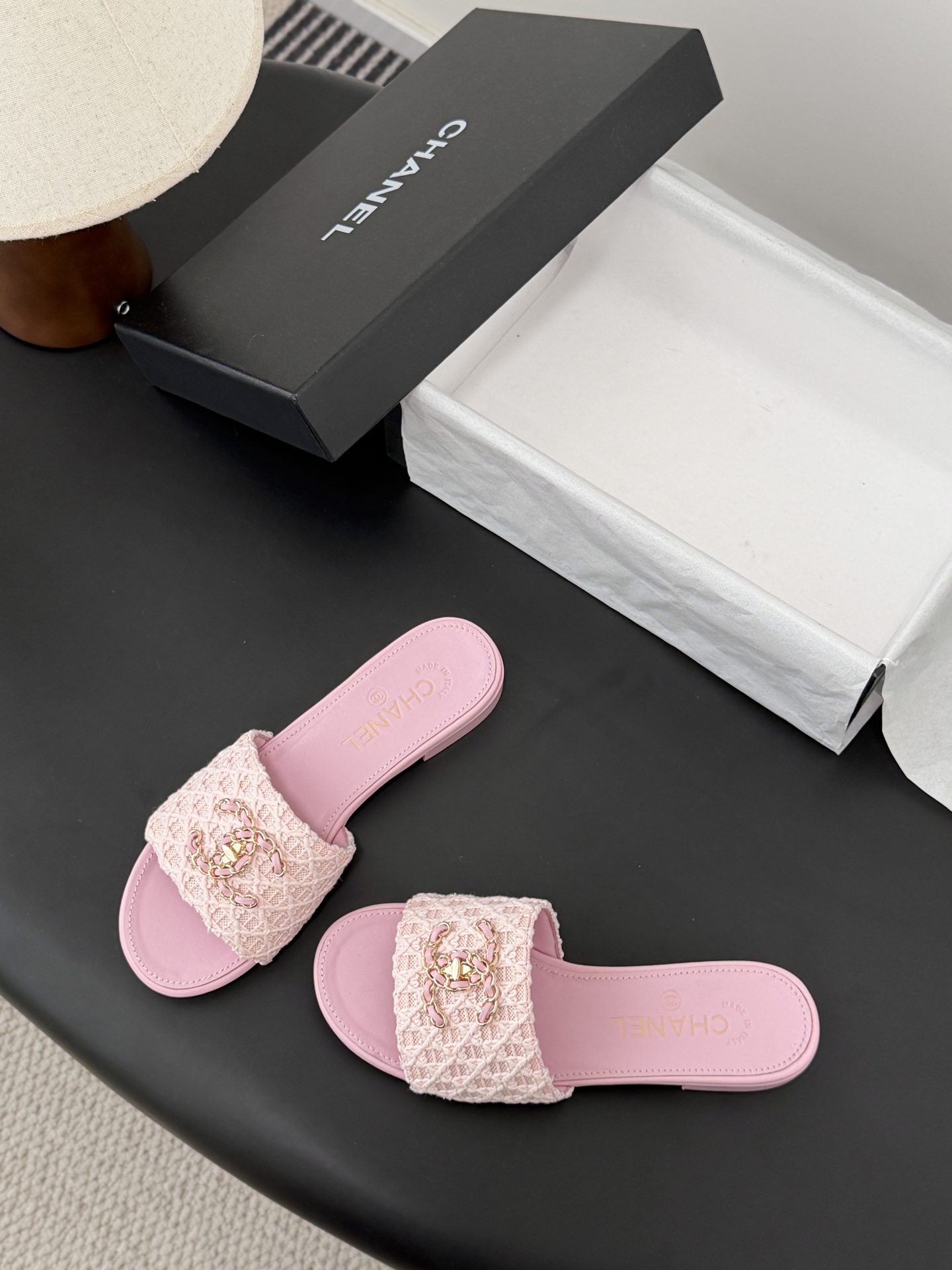 Chanel 26C春夏新款全系列链条拖鞋全系列首发 专柜有的我都有！高版本高品质鞋面牛皮/原版面料 内