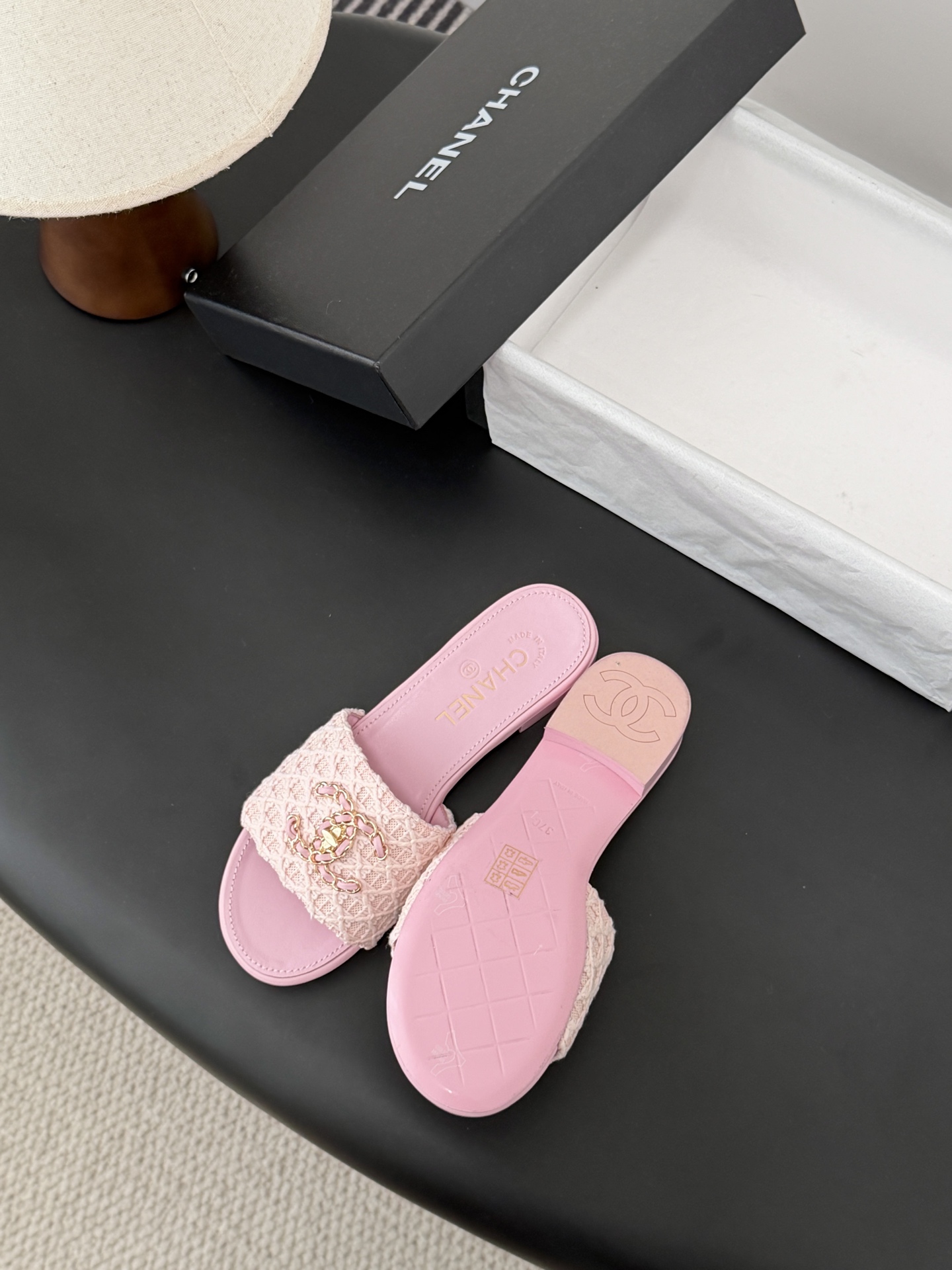 Chanel 26C春夏新款全系列链条拖鞋全系列首发 专柜有的我都有！高版本高品质鞋面牛皮/原版面料 内