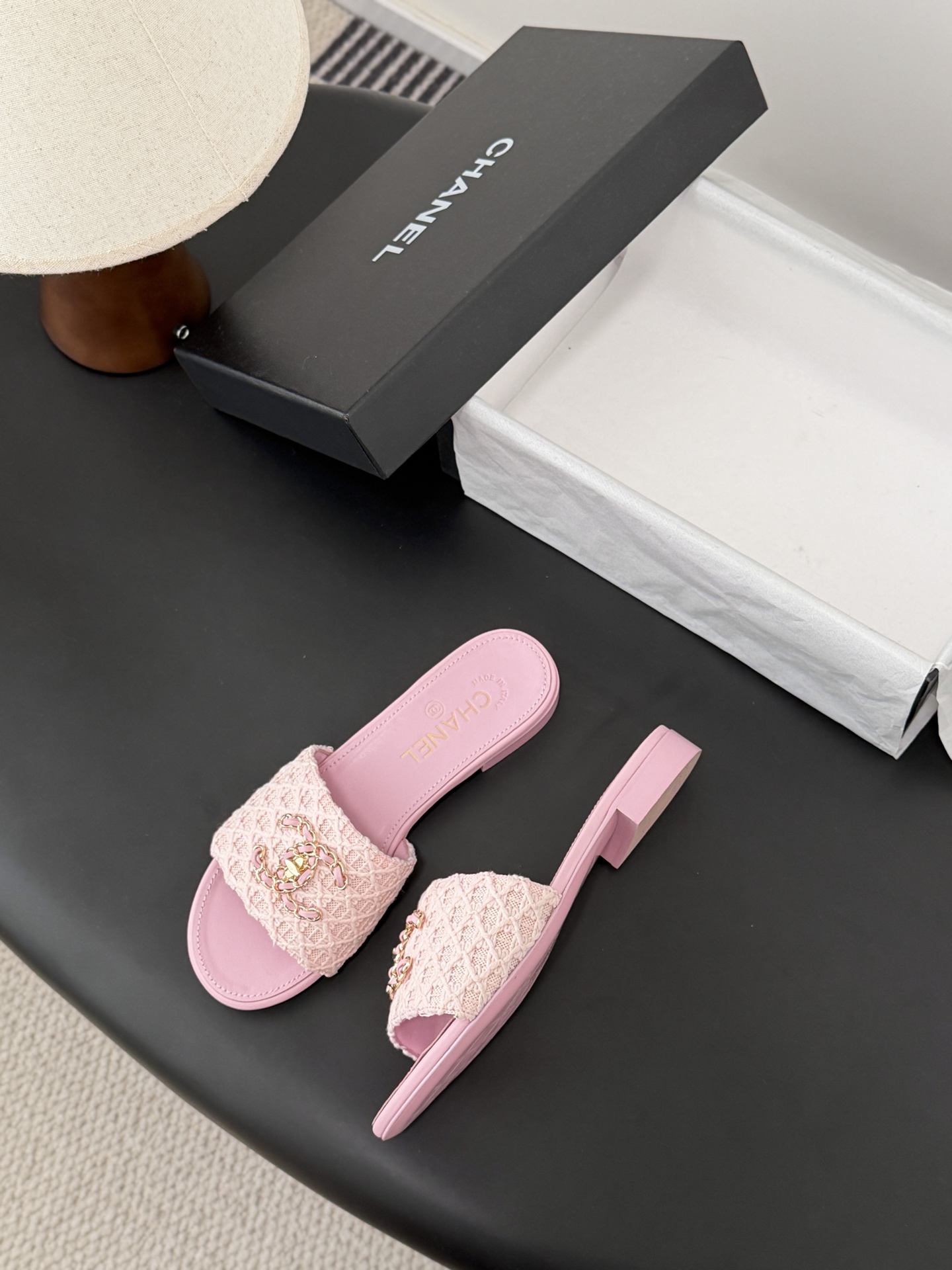 Chanel 26C春夏新款全系列链条拖鞋全系列首发 专柜有的我都有！高版本高品质鞋面牛皮/原版面料 内