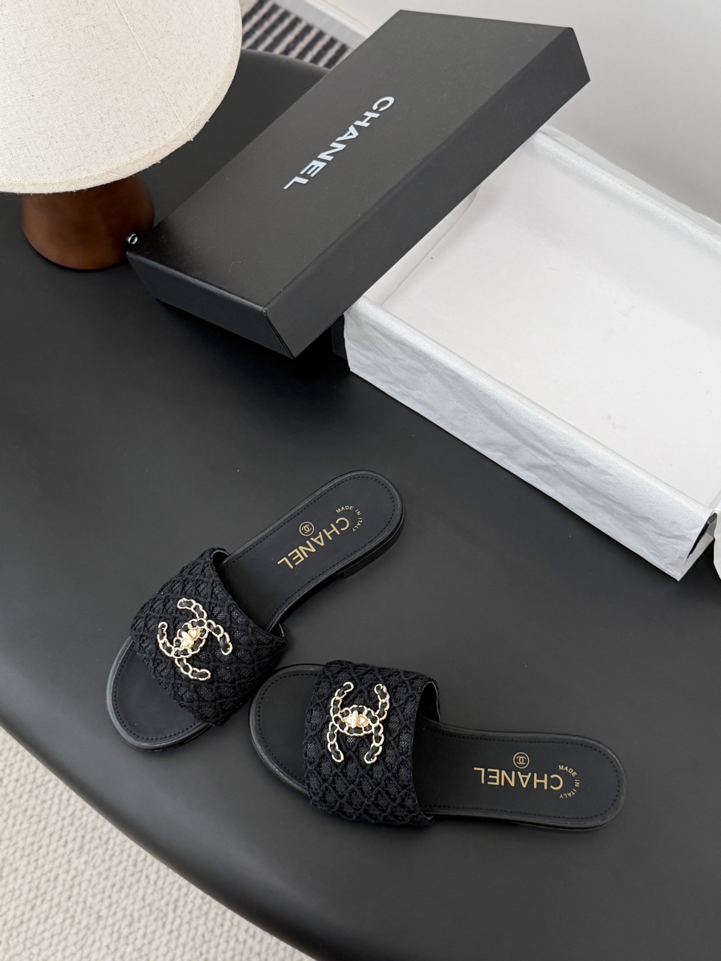 Chanel 26C春夏新款全系列链条拖鞋全系列首发 专柜有的我都有！高版本高品质鞋面牛皮/原版面料 内