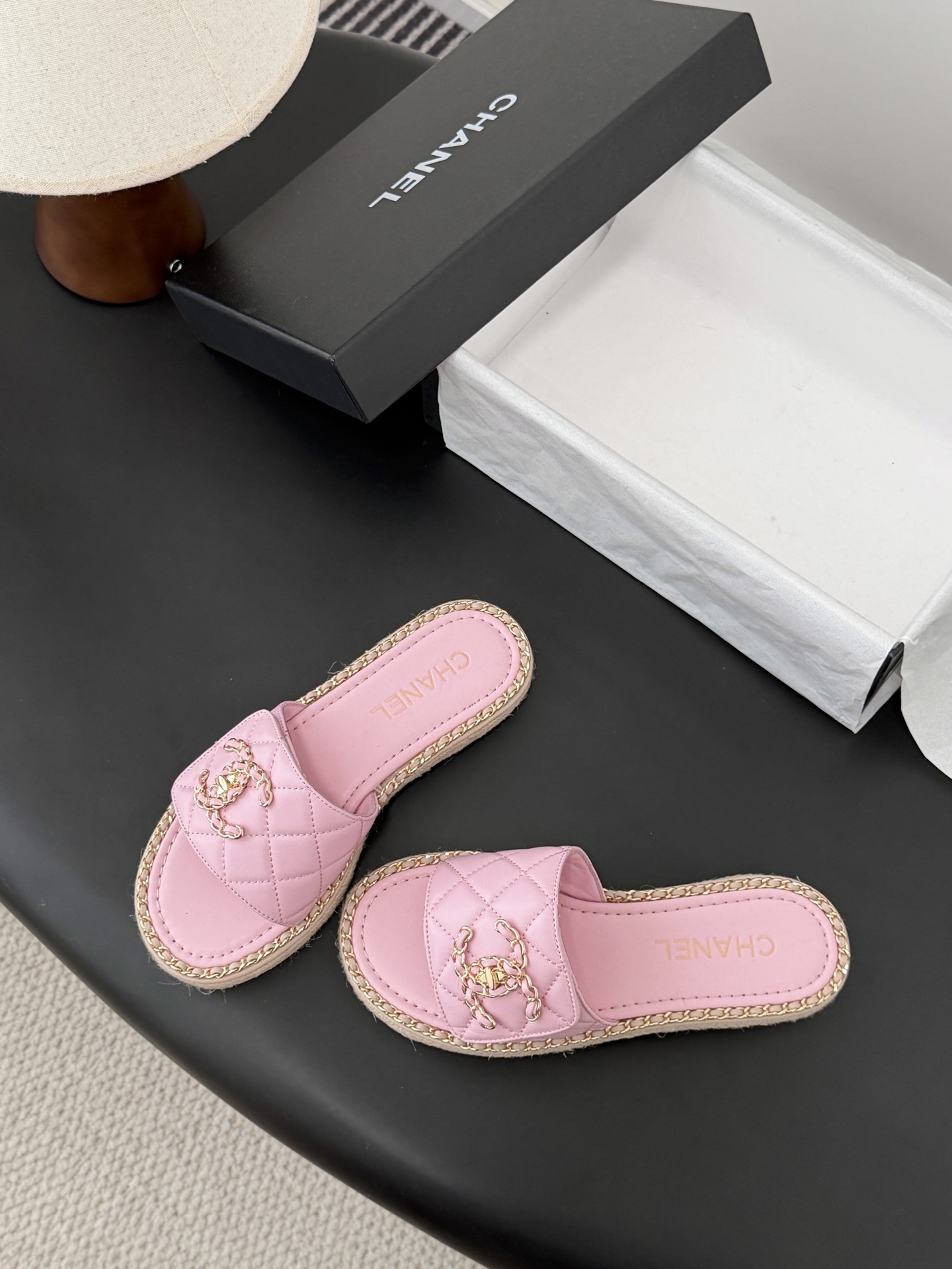 Chanel 26C春夏新款全系列链条拖鞋全系列首发 专柜有的我都有！高版本高品质鞋面牛皮/原版面料 内