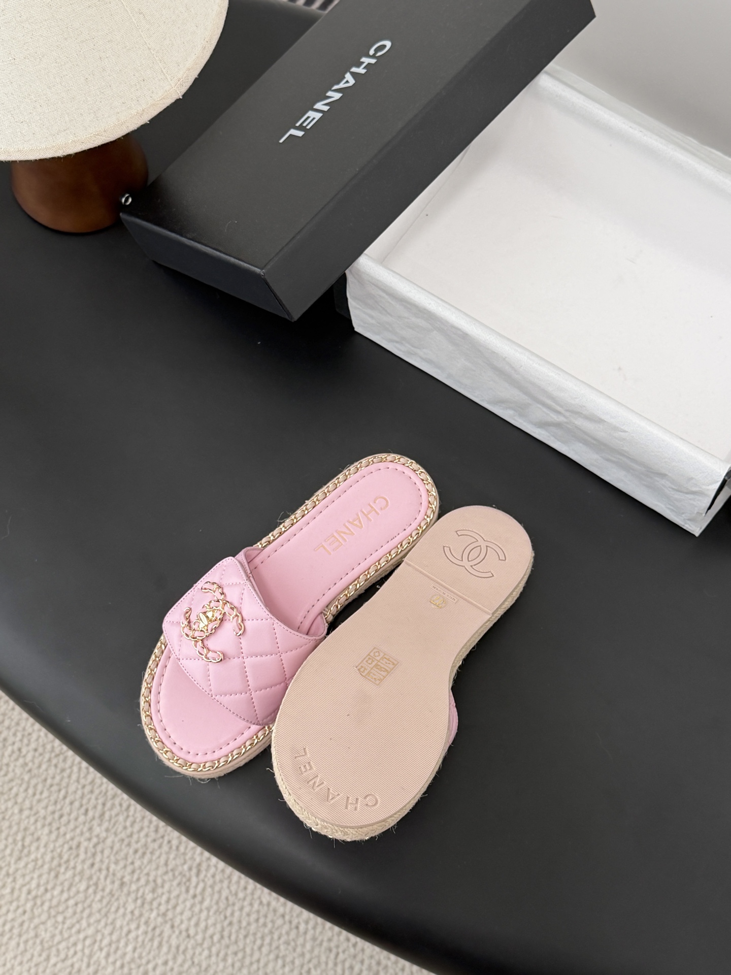 Chanel 26C春夏新款全系列链条拖鞋全系列首发 专柜有的我都有！高版本高品质鞋面牛皮/原版面料 内