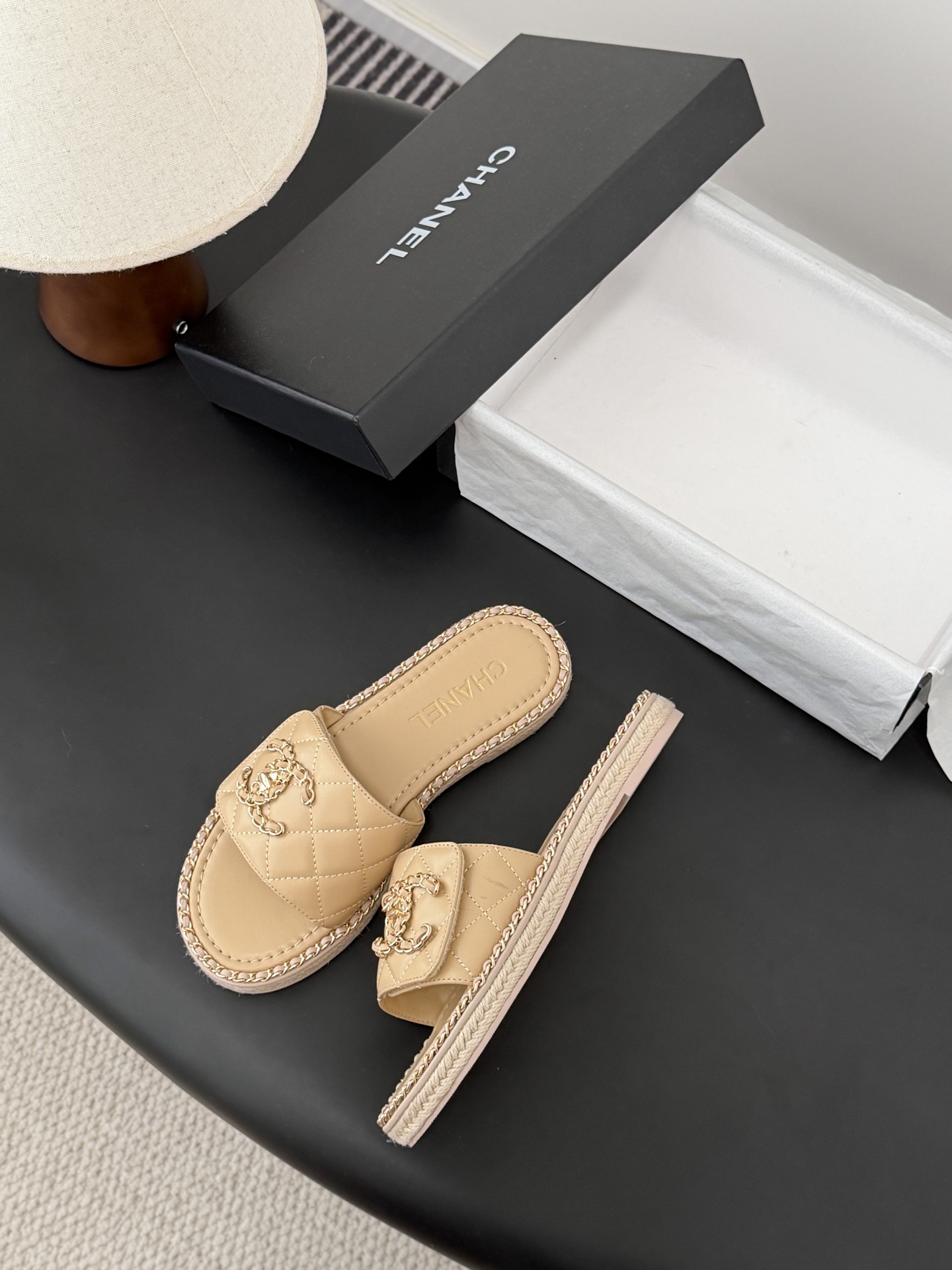 Chanel 26C春夏新款全系列链条拖鞋全系列首发 专柜有的我都有！高版本高品质鞋面牛皮/原版面料 内