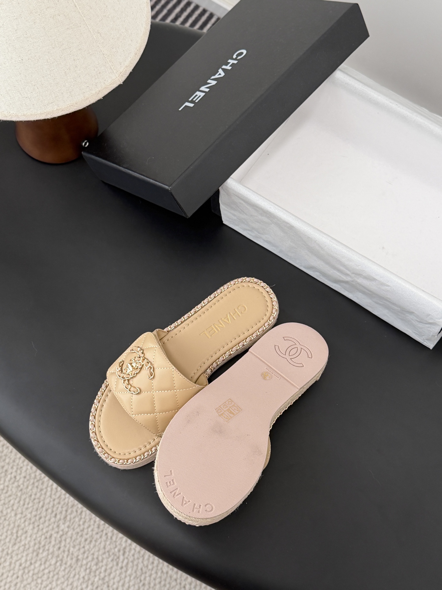 Chanel 26C春夏新款全系列链条拖鞋全系列首发 专柜有的我都有！高版本高品质鞋面牛皮/原版面料 内