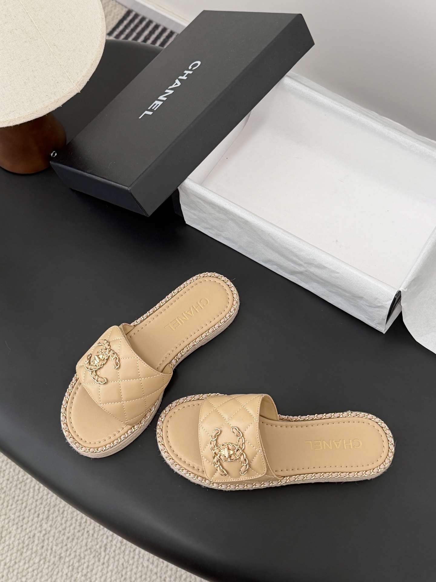 Chanel 26C春夏新款全系列链条拖鞋全系列首发 专柜有的我都有！高版本高品质鞋面牛皮/原版面料 内
