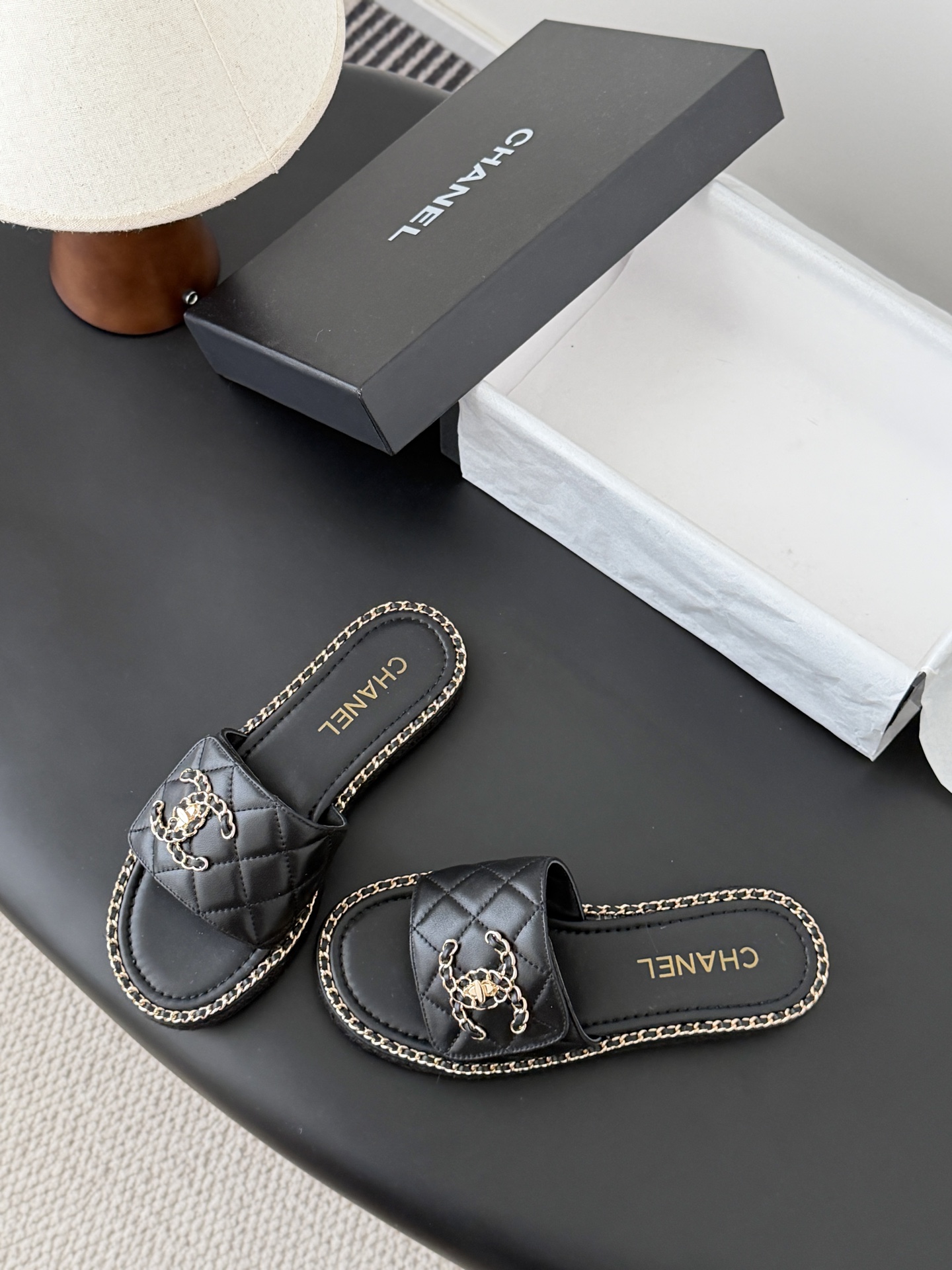 Chanel 26C春夏新款全系列链条拖鞋全系列首发 专柜有的我都有！高版本高品质鞋面牛皮/原版面料 内