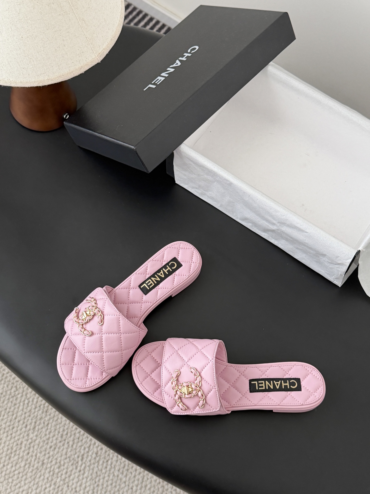 Chanel 26C春夏新款全系列链条拖鞋全系列首发 专柜有的我都有！高版本高品质鞋面牛皮/原版面料 内