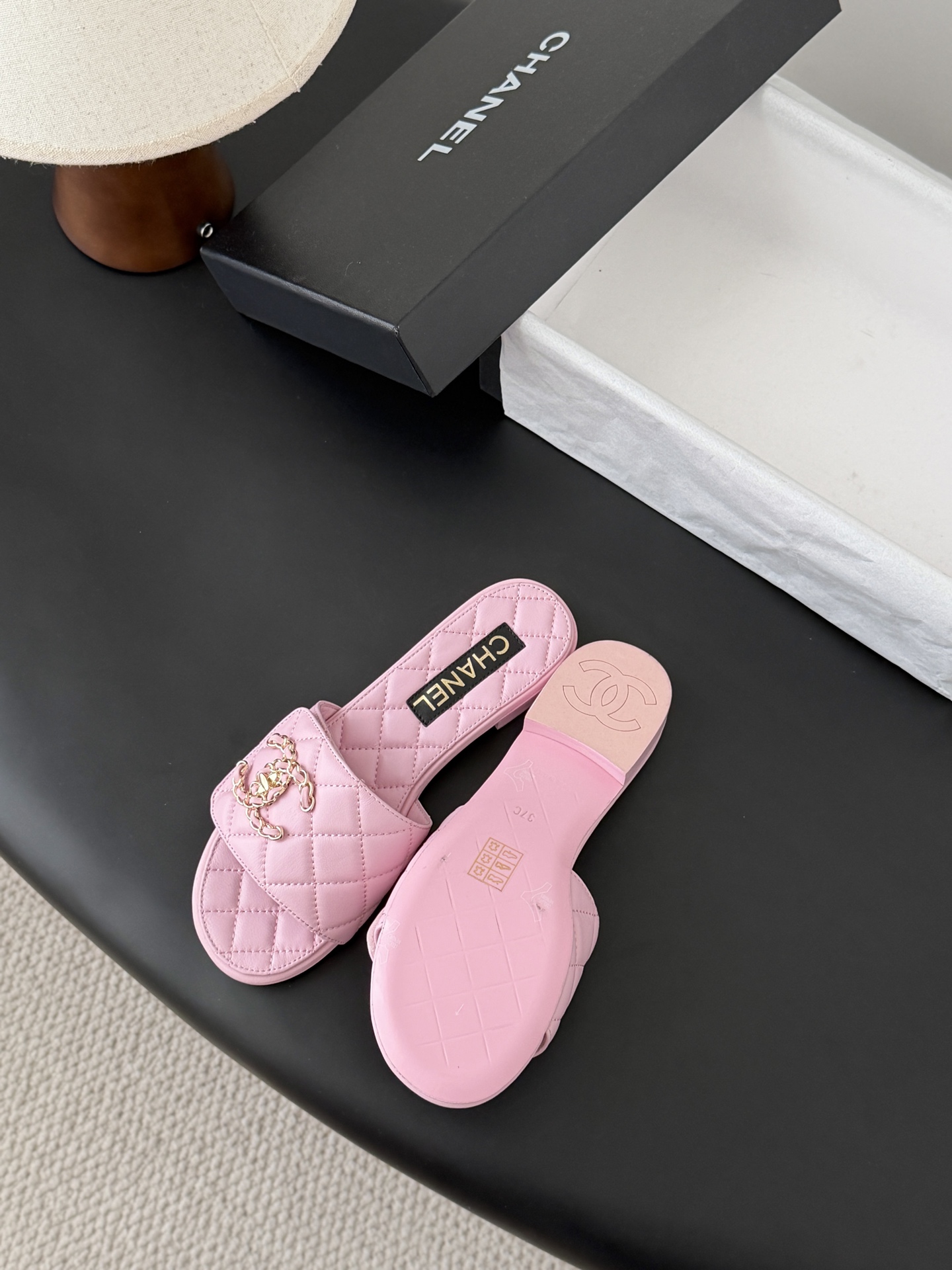 Chanel 26C春夏新款全系列链条拖鞋全系列首发 专柜有的我都有！高版本高品质鞋面牛皮/原版面料 内