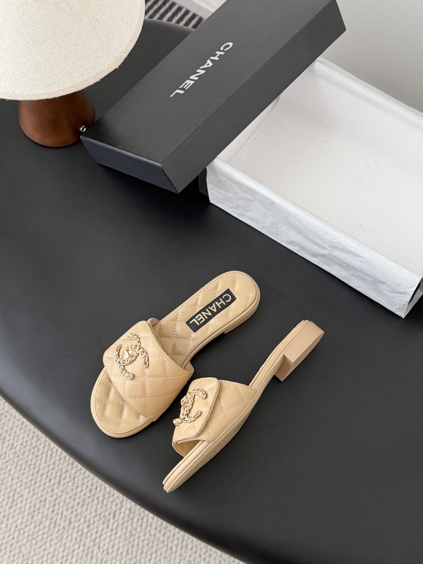 Chanel 26C春夏新款全系列链条拖鞋全系列首发 专柜有的我都有！高版本高品质鞋面牛皮/原版面料 内