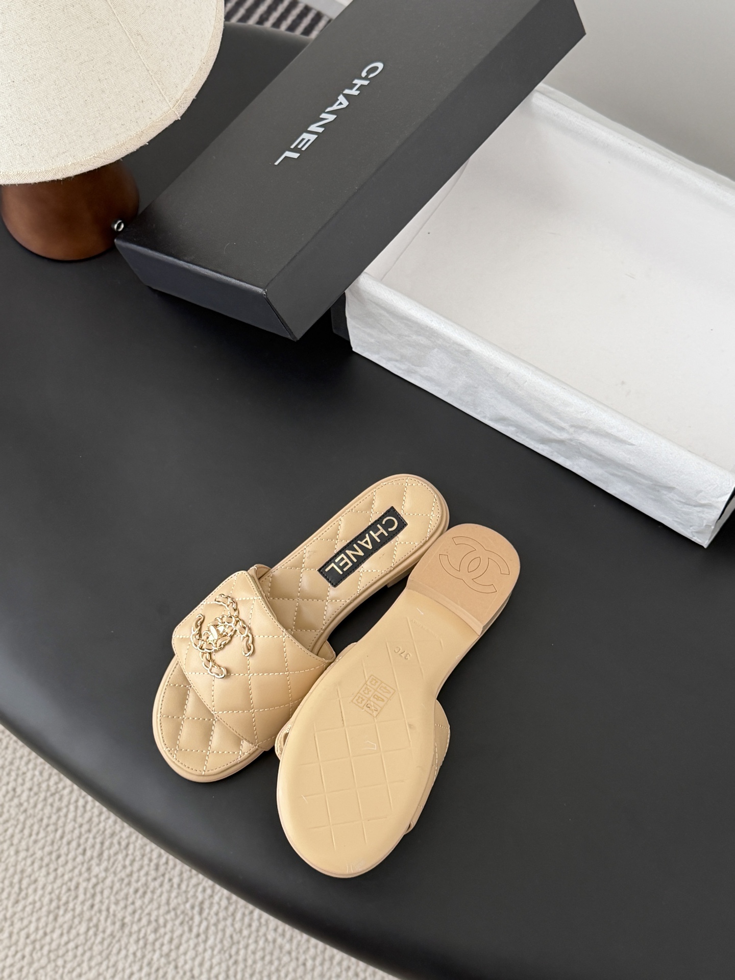 Chanel 26C春夏新款全系列链条拖鞋全系列首发 专柜有的我都有！高版本高品质鞋面牛皮/原版面料 内