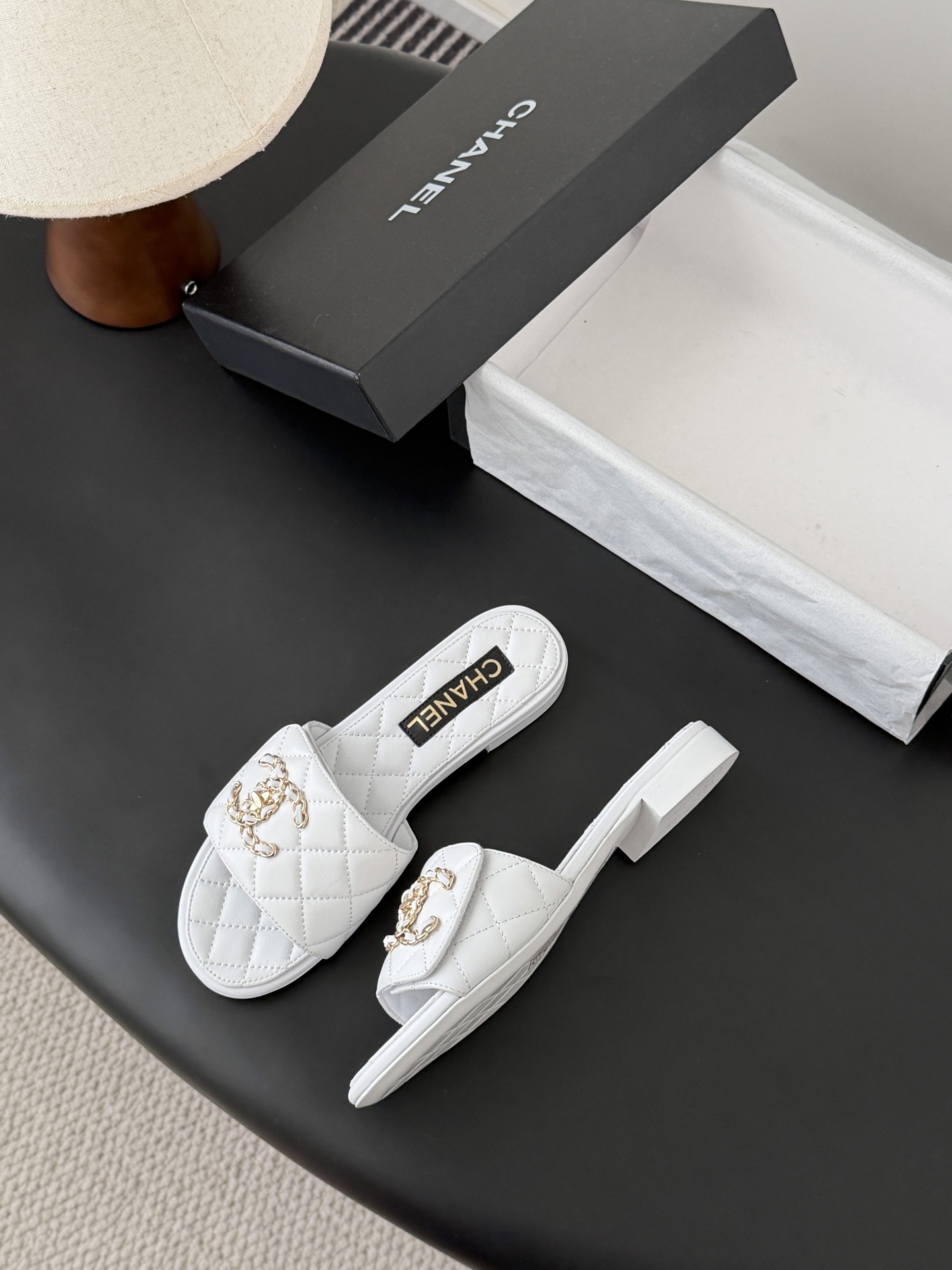 Chanel 26C春夏新款全系列链条拖鞋全系列首发 专柜有的我都有！高版本高品质鞋面牛皮/原版面料 内