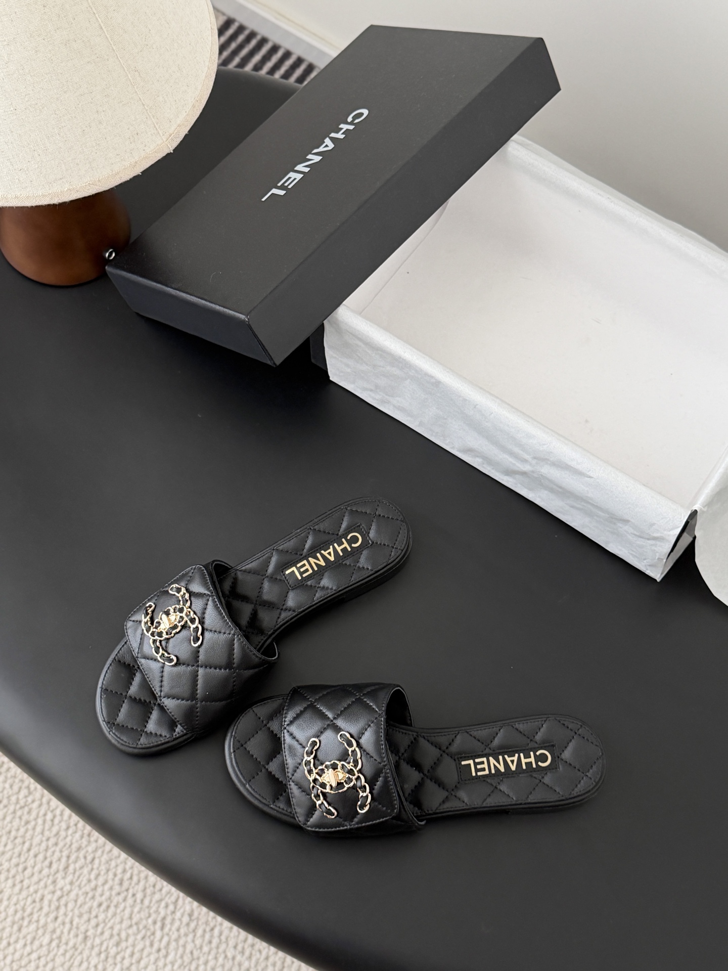 Chanel 26C春夏新款全系列链条拖鞋全系列首发 专柜有的我都有！高版本高品质鞋面牛皮/原版面料 内