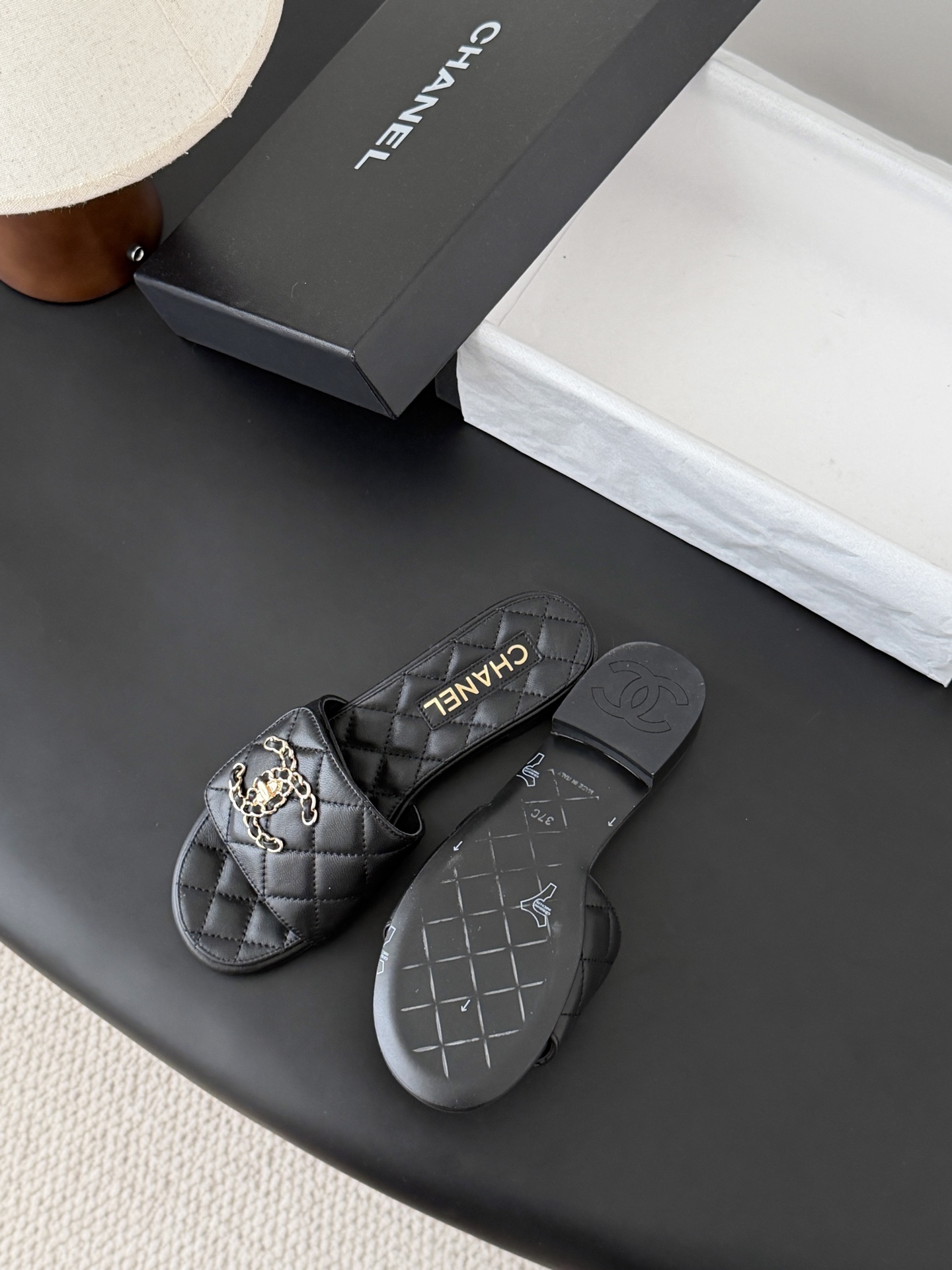 Chanel 26C春夏新款全系列链条拖鞋全系列首发 专柜有的我都有！高版本高品质鞋面牛皮/原版面料 内