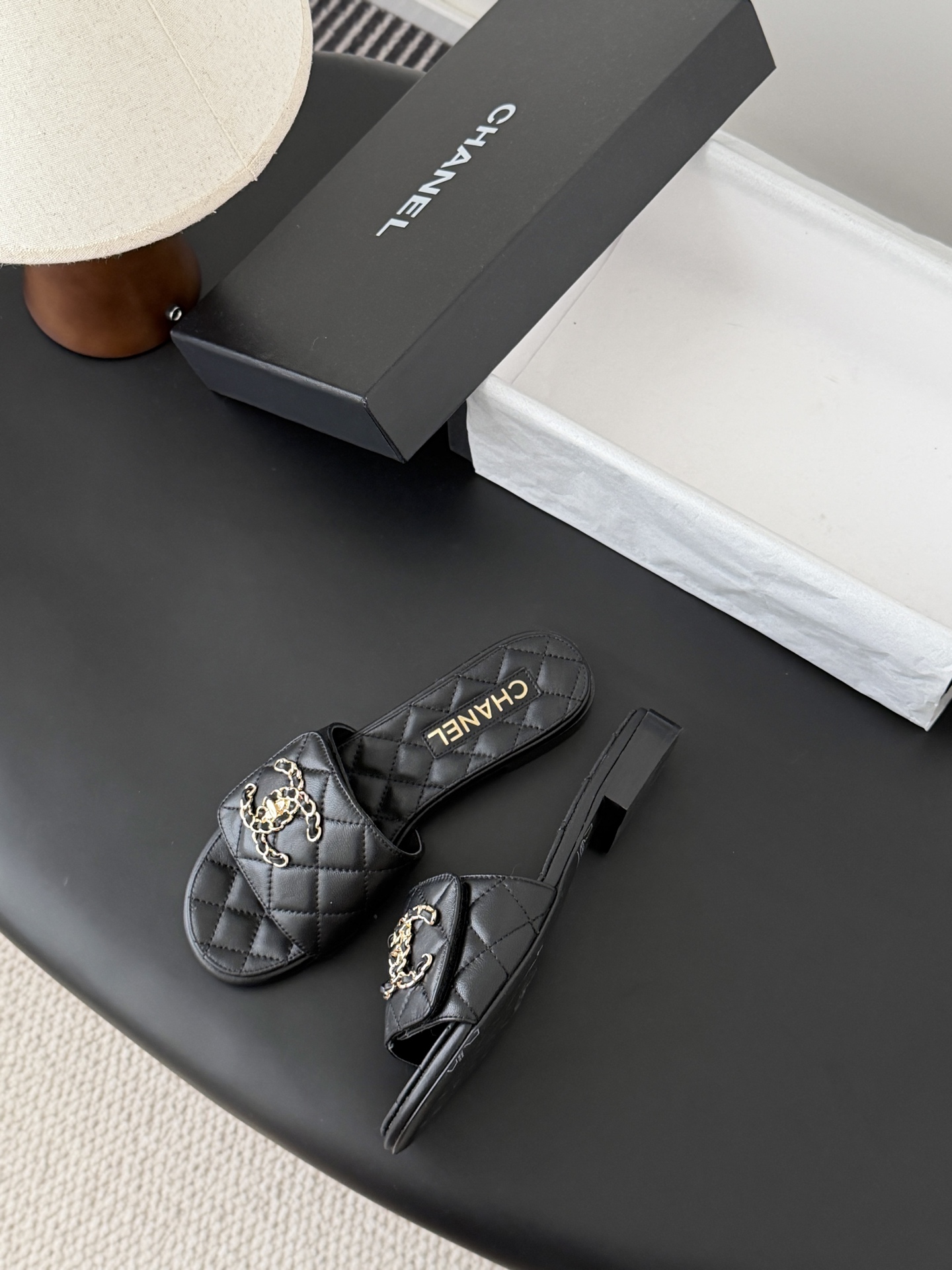 Chanel 26C春夏新款全系列链条拖鞋全系列首发 专柜有的我都有！高版本高品质鞋面牛皮/原版面料 内