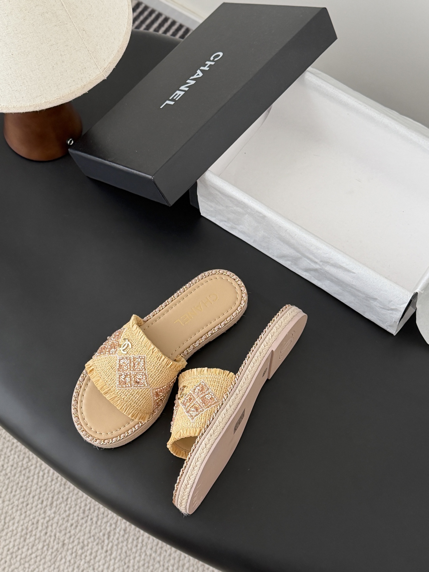 Chanel 26C春夏新款全系列链条拖鞋全系列首发 专柜有的我都有！高版本高品质鞋面牛皮/原版面料 内