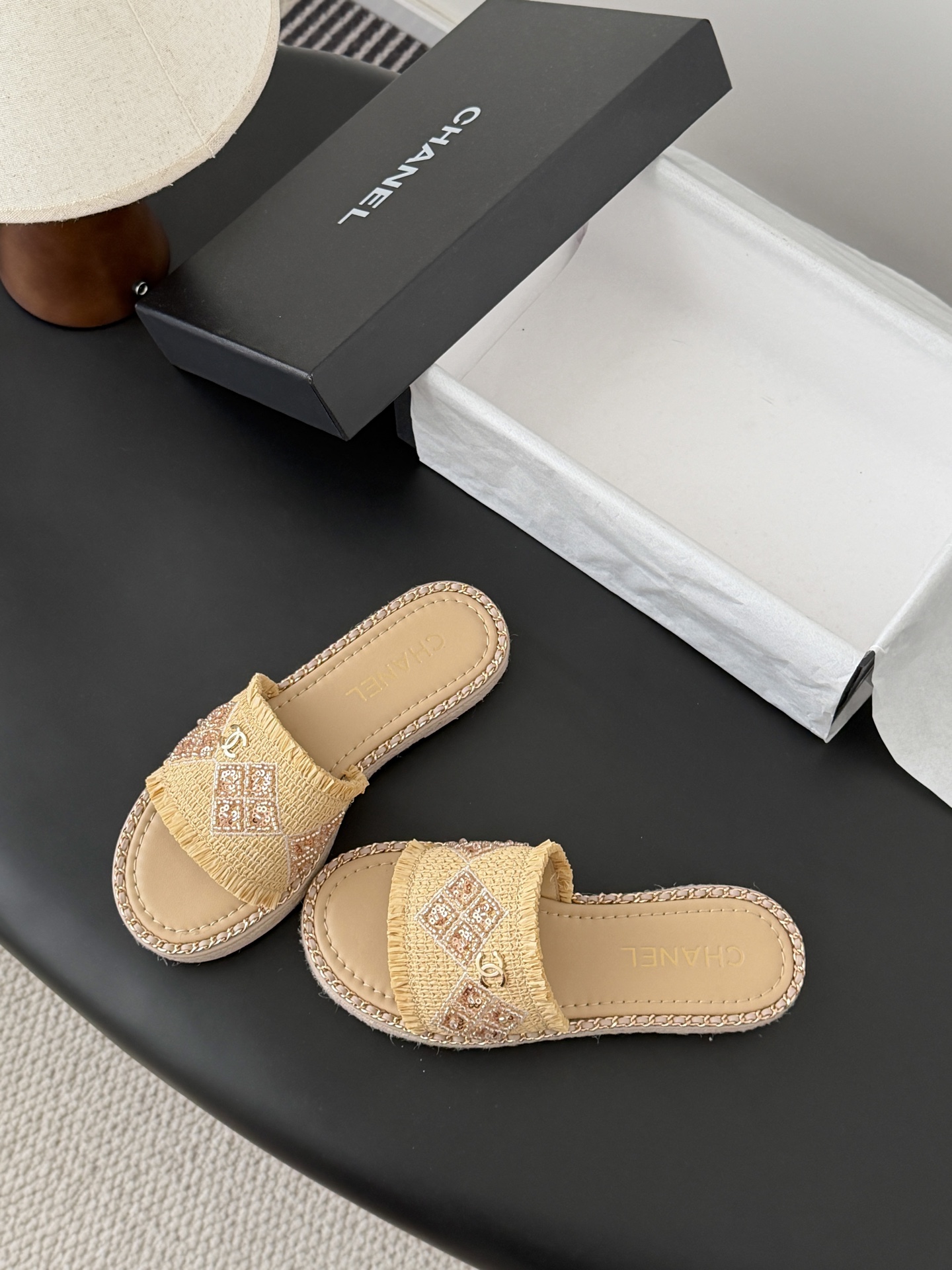 Chanel 26C春夏新款全系列链条拖鞋全系列首发 专柜有的我都有！高版本高品质鞋面牛皮/原版面料 内