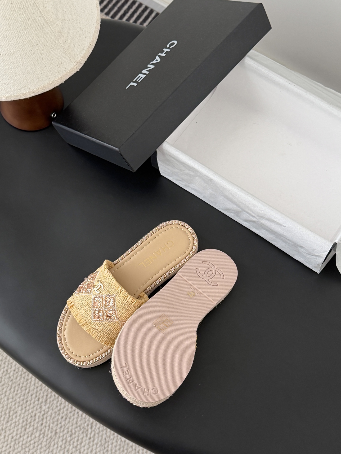 Chanel 26C春夏新款全系列链条拖鞋全系列首发 专柜有的我都有！高版本高品质鞋面牛皮/原版面料 内