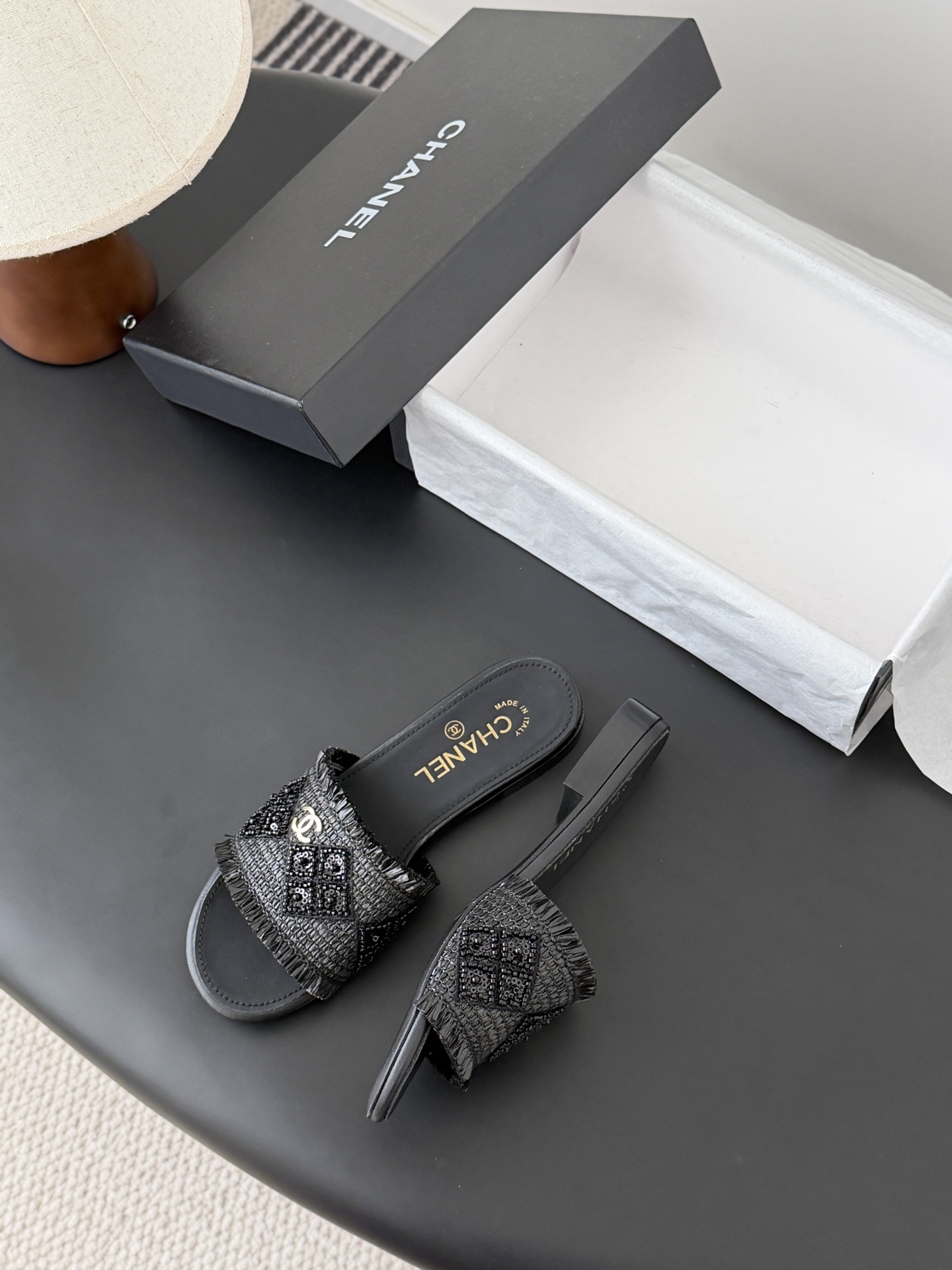 Chanel 26C春夏新款全系列链条拖鞋全系列首发 专柜有的我都有！高版本高品质鞋面牛皮/原版面料 内