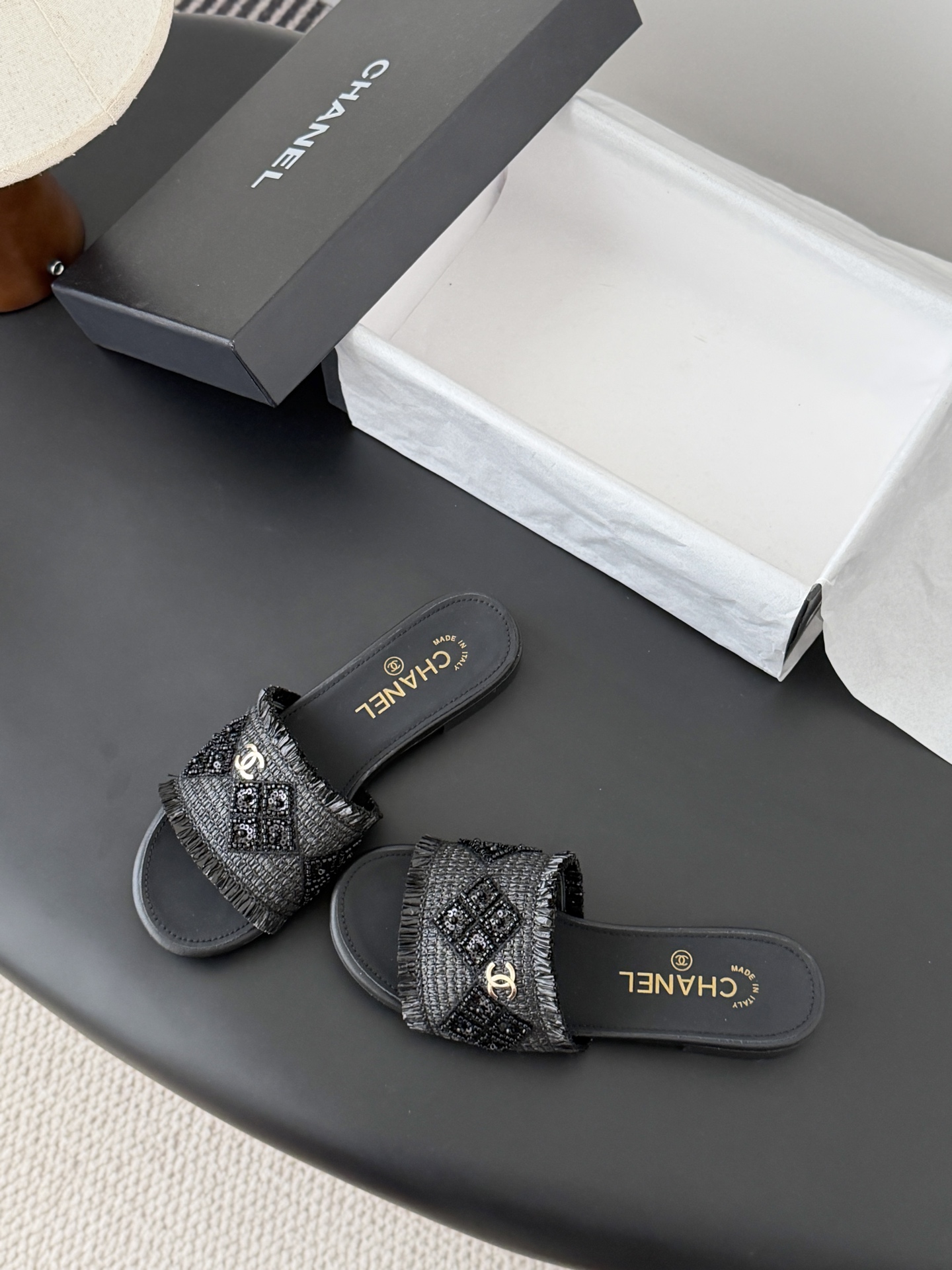 Chanel 26C春夏新款全系列链条拖鞋全系列首发 专柜有的我都有！高版本高品质鞋面牛皮/原版面料 内