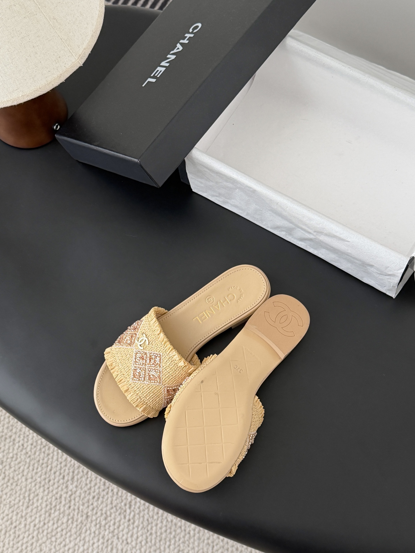 Chanel 26C春夏新款全系列链条拖鞋全系列首发 专柜有的我都有！高版本高品质鞋面牛皮/原版面料 内