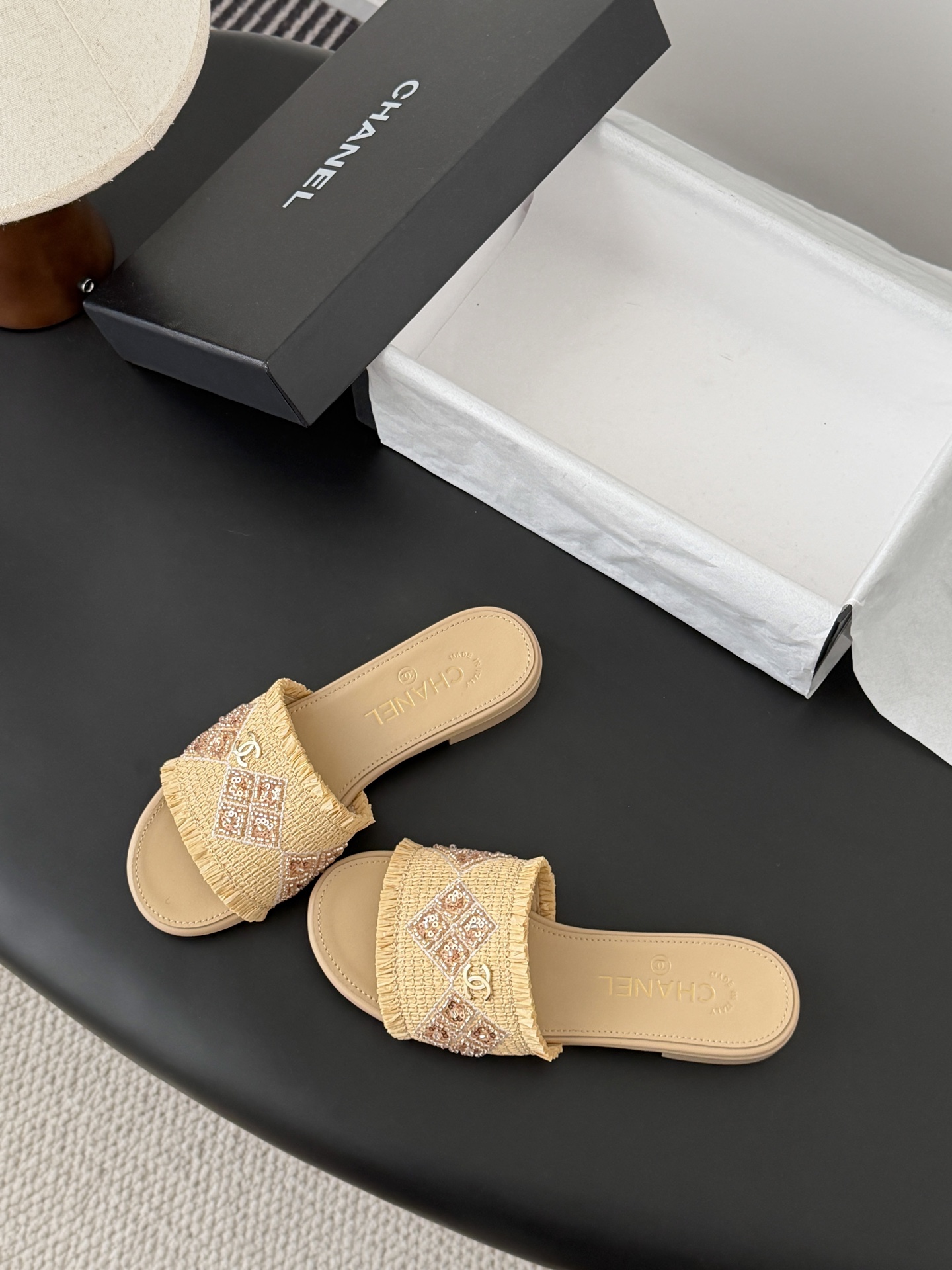 Chanel 26C春夏新款全系列链条拖鞋全系列首发 专柜有的我都有！高版本高品质鞋面牛皮/原版面料 内