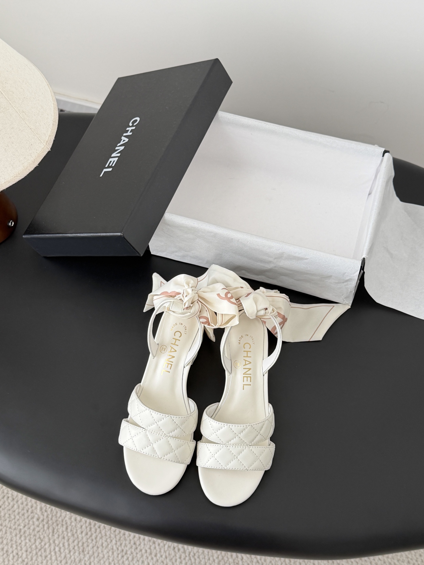 NO:721067,Chanel 26A high-end handmade workshop series, new models are on sale first, this spring and summer must-have items, original development, private model hardware, original outsole, upper cowhide, lining sheepskin Size: 35-39, other sizes are fixed, sandals, chanel, sandals, cowhide, sheepskin19860909Chanel 26A高级手工坊系列 新款抢先发售 今年春夏必爆单品 原版开发 私模五金 原版大底 鞋面牛皮 内里羊皮 Size:35-39 其他码数定,凉鞋,chanel,sandals,cowhide,sheepskin,Women's Shoes