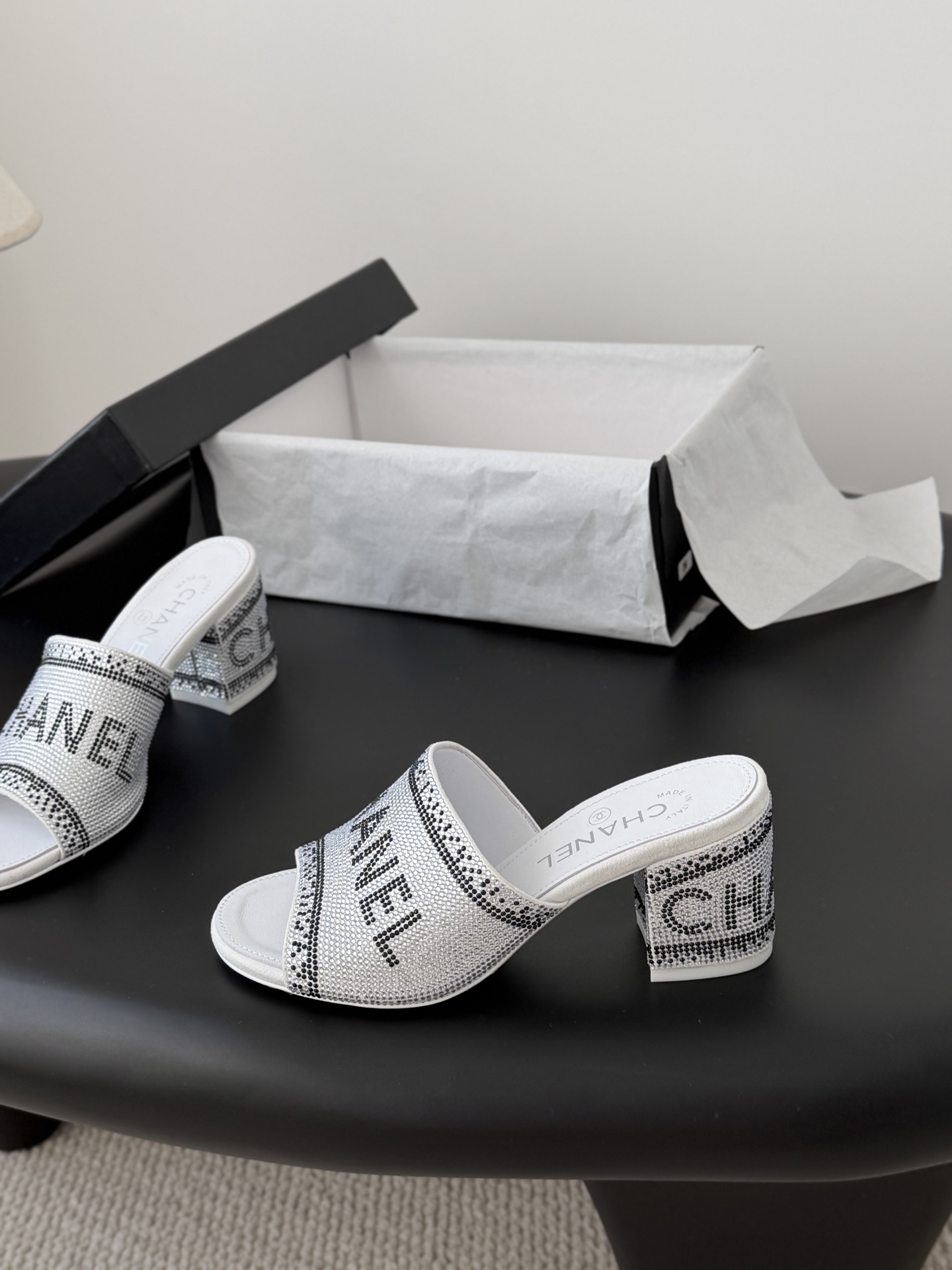 Chanel 26K早春系列烫钻拖鞋新款抢先发售原版烫钻工艺 内里垫脚羊皮 真皮大底Size:35-39