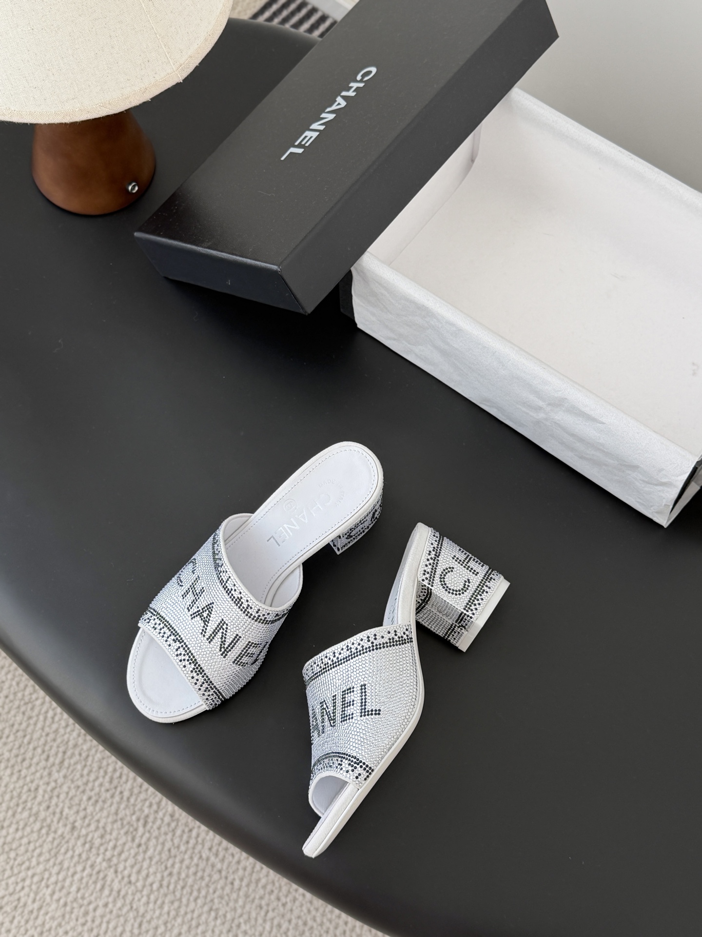 Chanel 26K早春系列烫钻拖鞋新款抢先发售原版烫钻工艺 内里垫脚羊皮 真皮大底Size:35-39