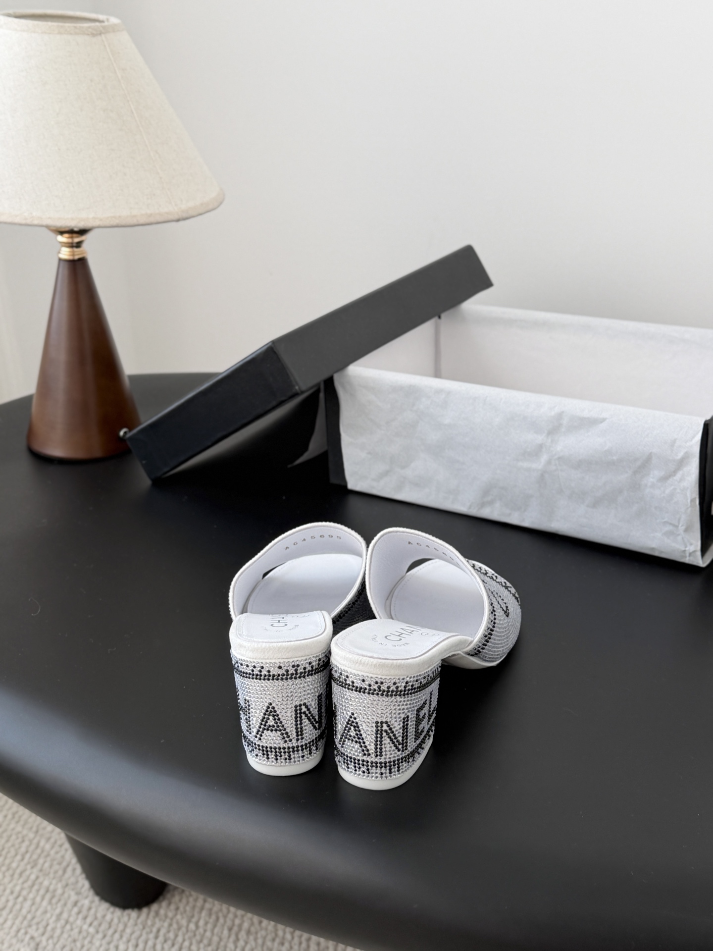 Chanel 26K早春系列烫钻拖鞋新款抢先发售原版烫钻工艺 内里垫脚羊皮 真皮大底Size:35-39