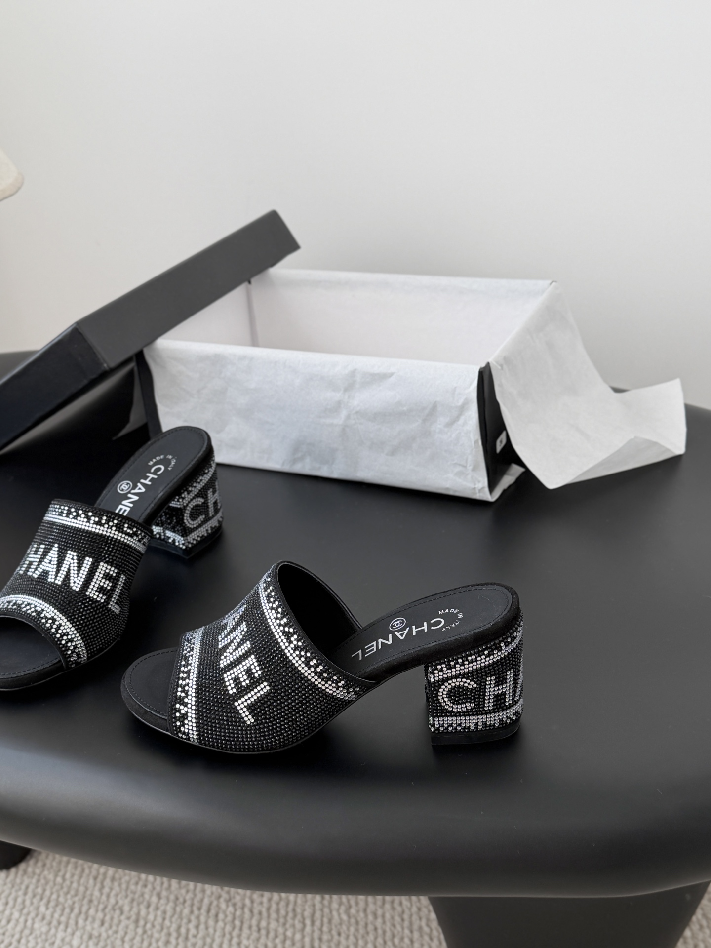 Chanel 26K早春系列烫钻拖鞋新款抢先发售原版烫钻工艺 内里垫脚羊皮 真皮大底Size:35-39