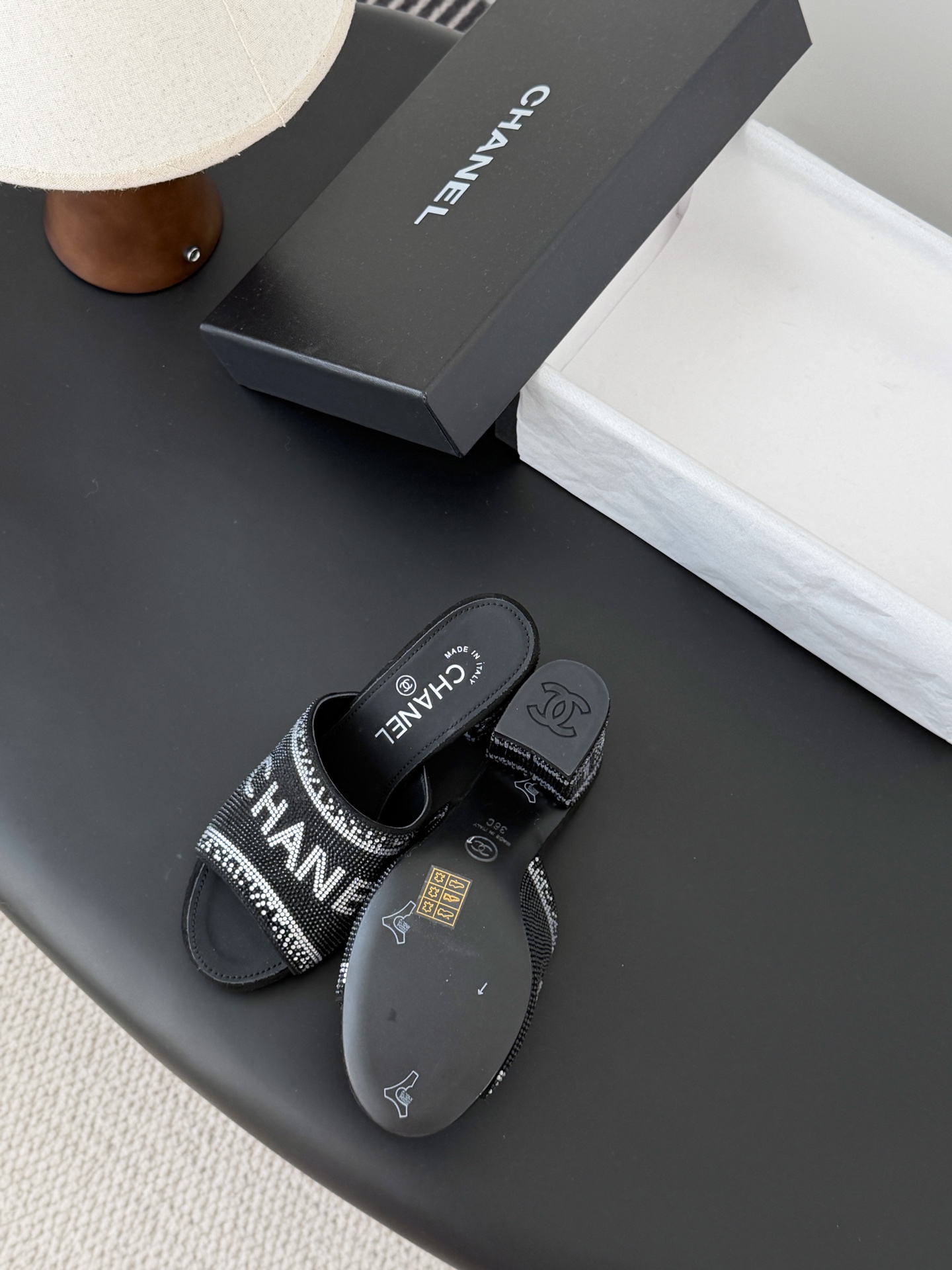 Chanel 26K早春系列烫钻拖鞋新款抢先发售原版烫钻工艺 内里垫脚羊皮 真皮大底Size:35-39