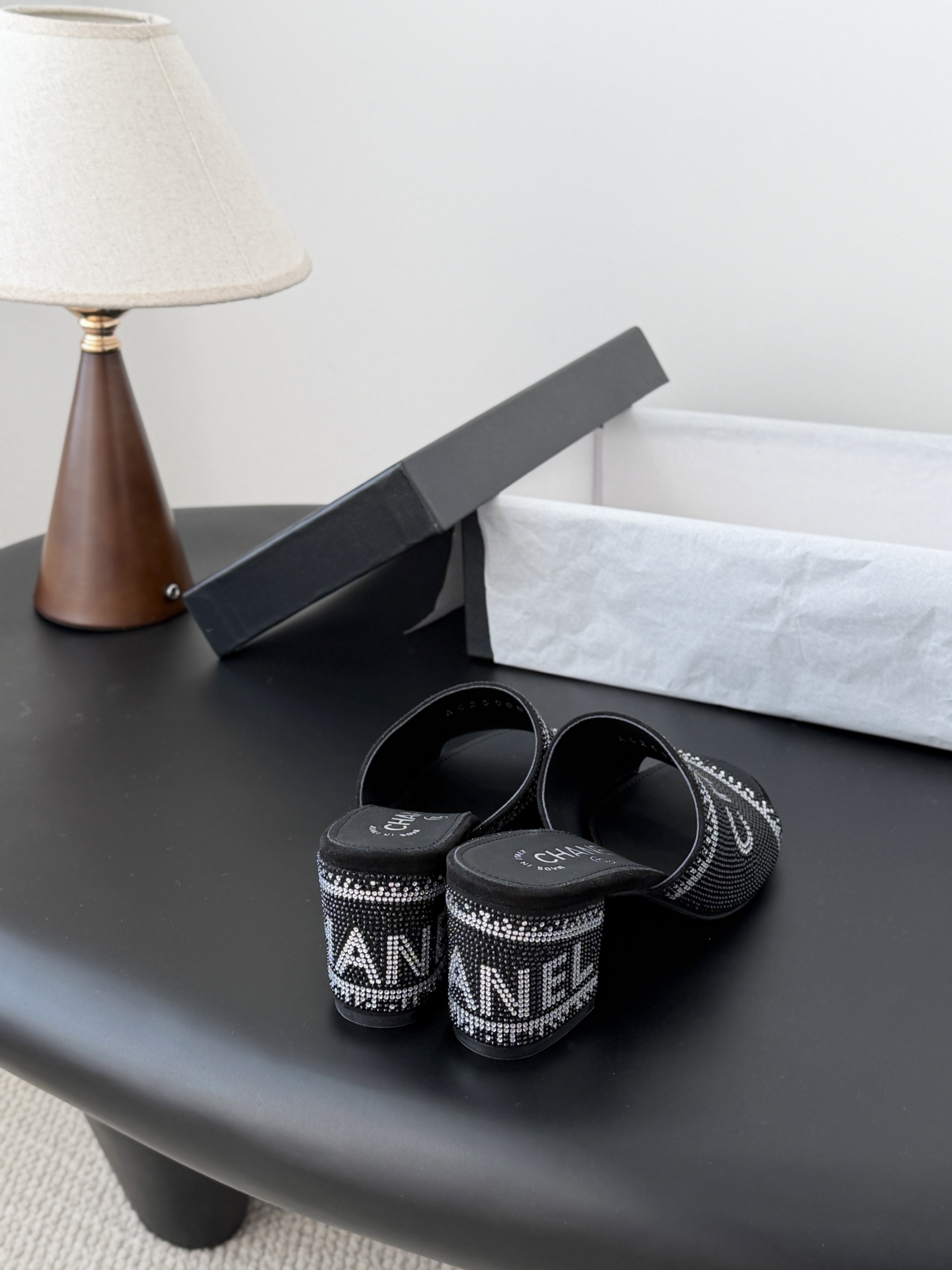 Chanel 26K早春系列烫钻拖鞋新款抢先发售原版烫钻工艺 内里垫脚羊皮 真皮大底Size:35-39