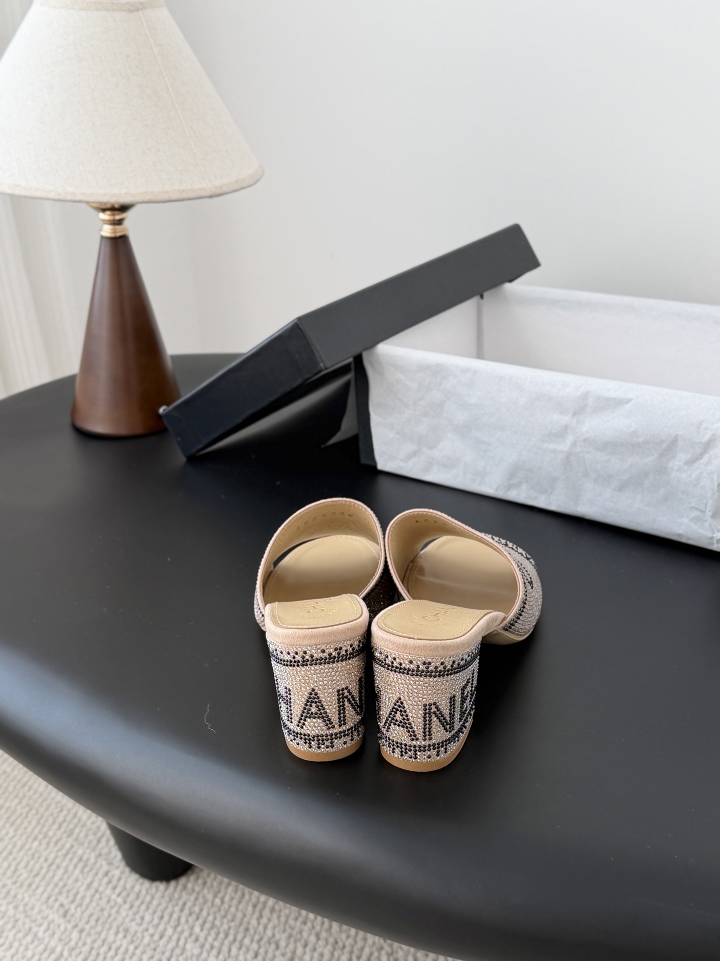 Chanel 26K早春系列烫钻拖鞋新款抢先发售原版烫钻工艺 内里垫脚羊皮 真皮大底Size:35-39