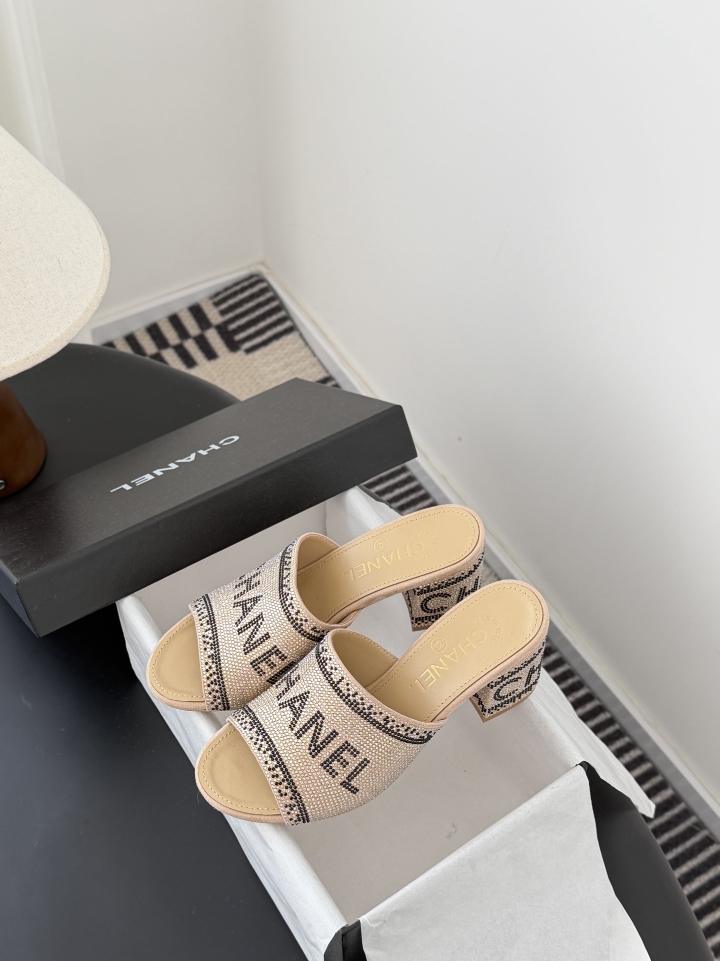 Chanel 26K早春系列烫钻拖鞋新款抢先发售原版烫钻工艺 内里垫脚羊皮 真皮大底Size:35-39