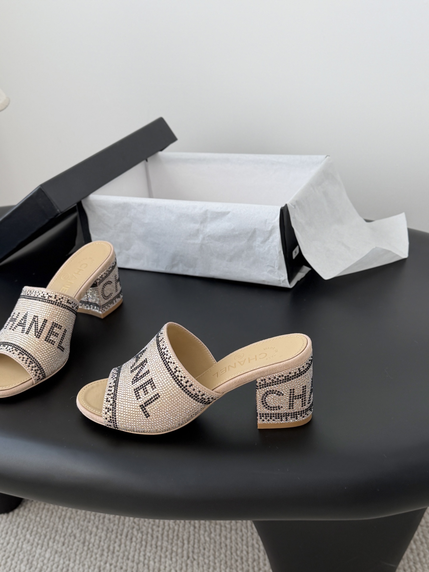 Chanel 26K早春系列烫钻拖鞋新款抢先发售原版烫钻工艺 内里垫脚羊皮 真皮大底Size:35-39