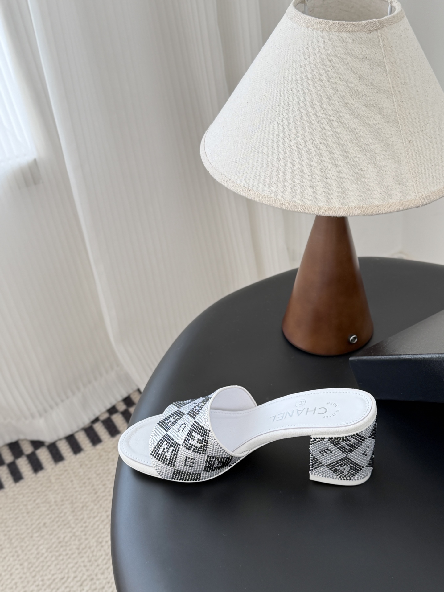 Chanel 26K早春系列烫钻拖鞋新款抢先发售原版烫钻工艺 内里垫脚羊皮 真皮大底Size:35-39