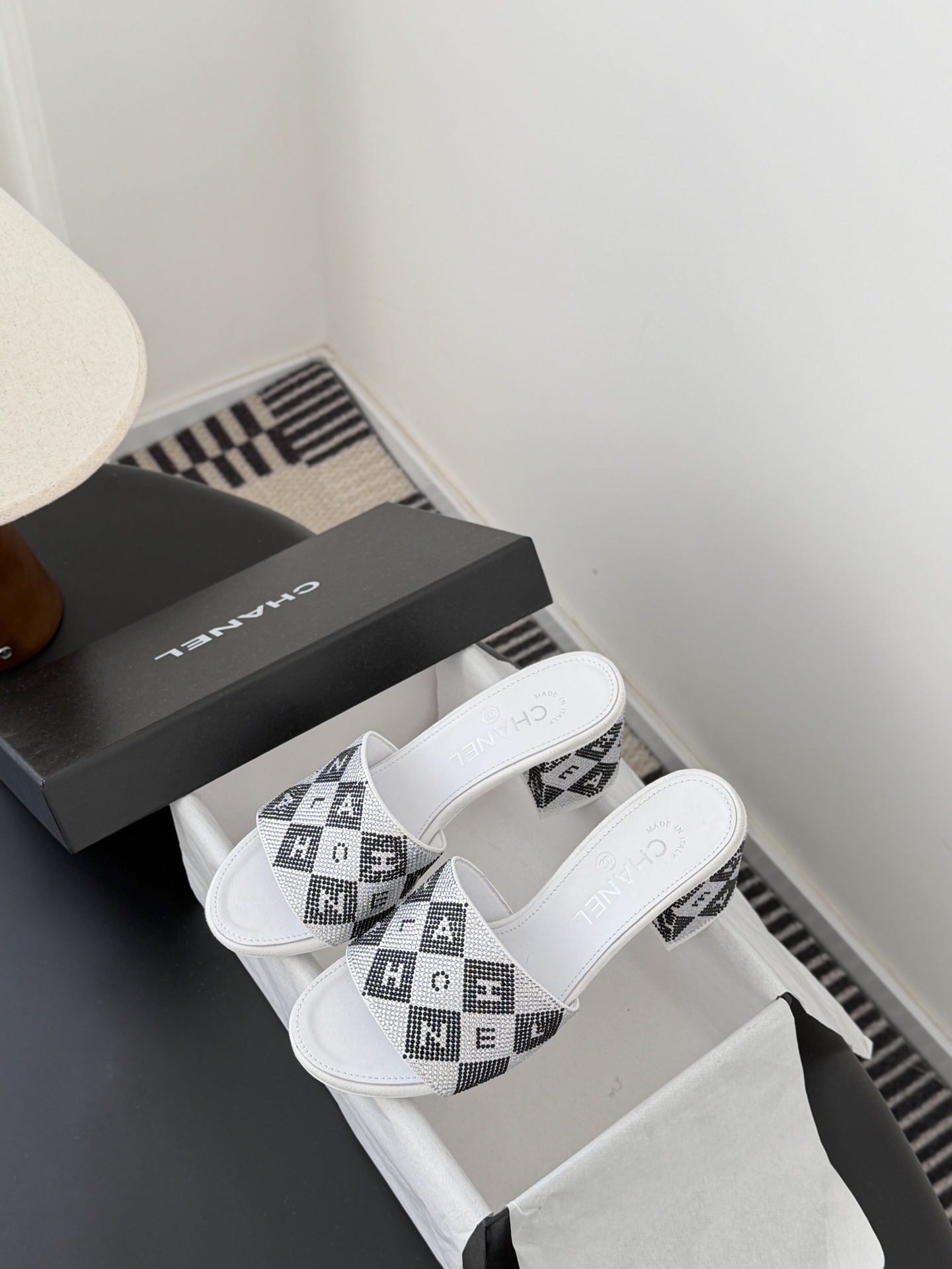 Chanel 26K早春系列烫钻拖鞋新款抢先发售原版烫钻工艺 内里垫脚羊皮 真皮大底Size:35-39