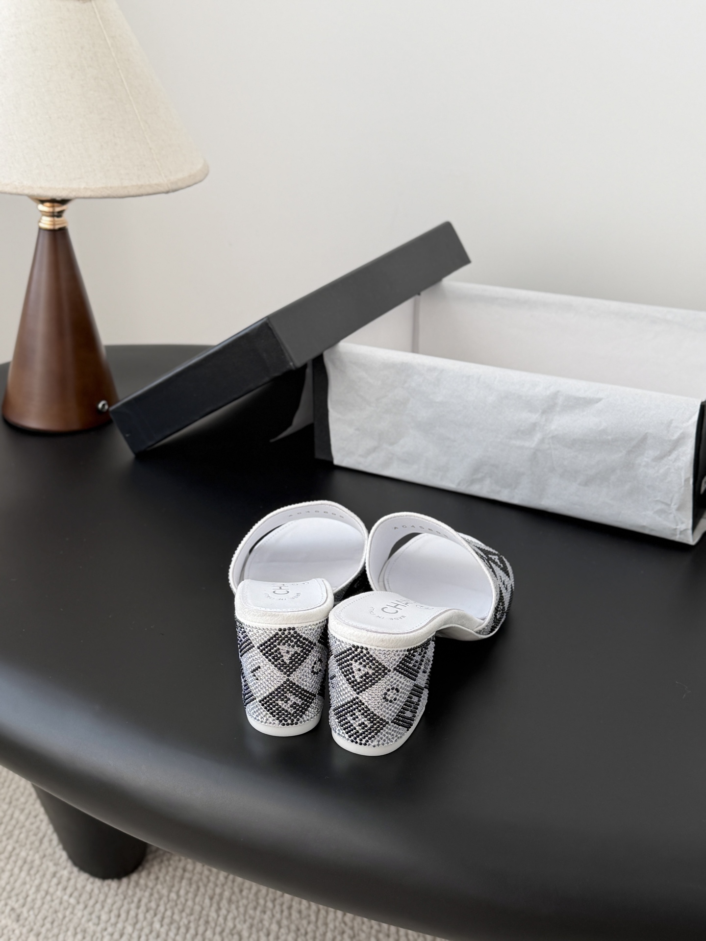 Chanel 26K早春系列烫钻拖鞋新款抢先发售原版烫钻工艺 内里垫脚羊皮 真皮大底Size:35-39