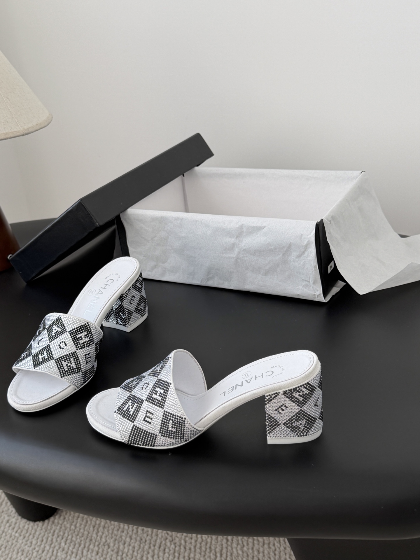 Chanel 26K早春系列烫钻拖鞋新款抢先发售原版烫钻工艺 内里垫脚羊皮 真皮大底Size:35-39