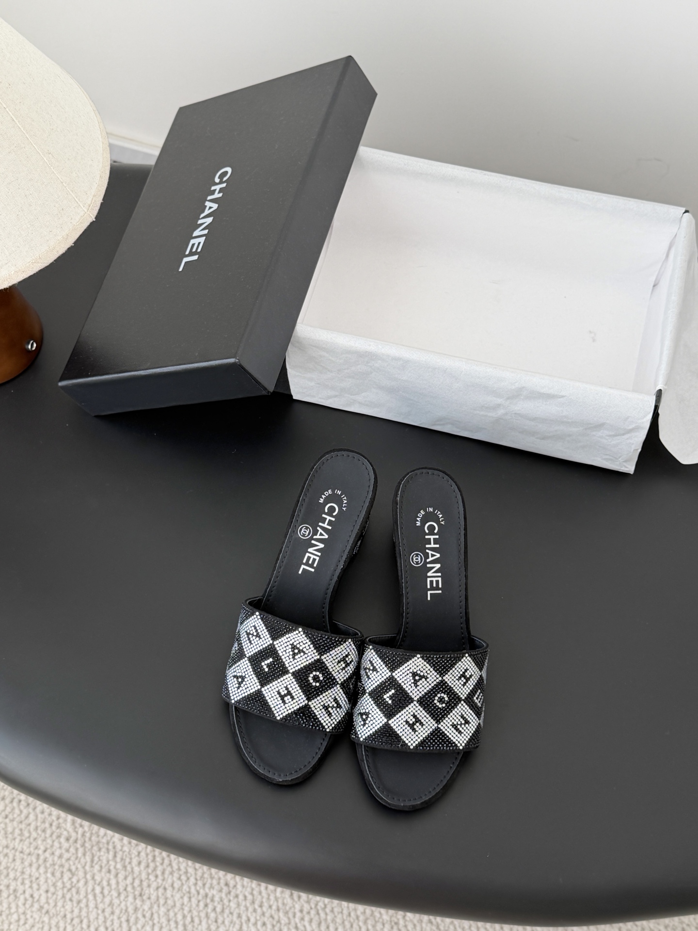 Chanel 26K早春系列烫钻拖鞋新款抢先发售原版烫钻工艺 内里垫脚羊皮 真皮大底Size:35-39