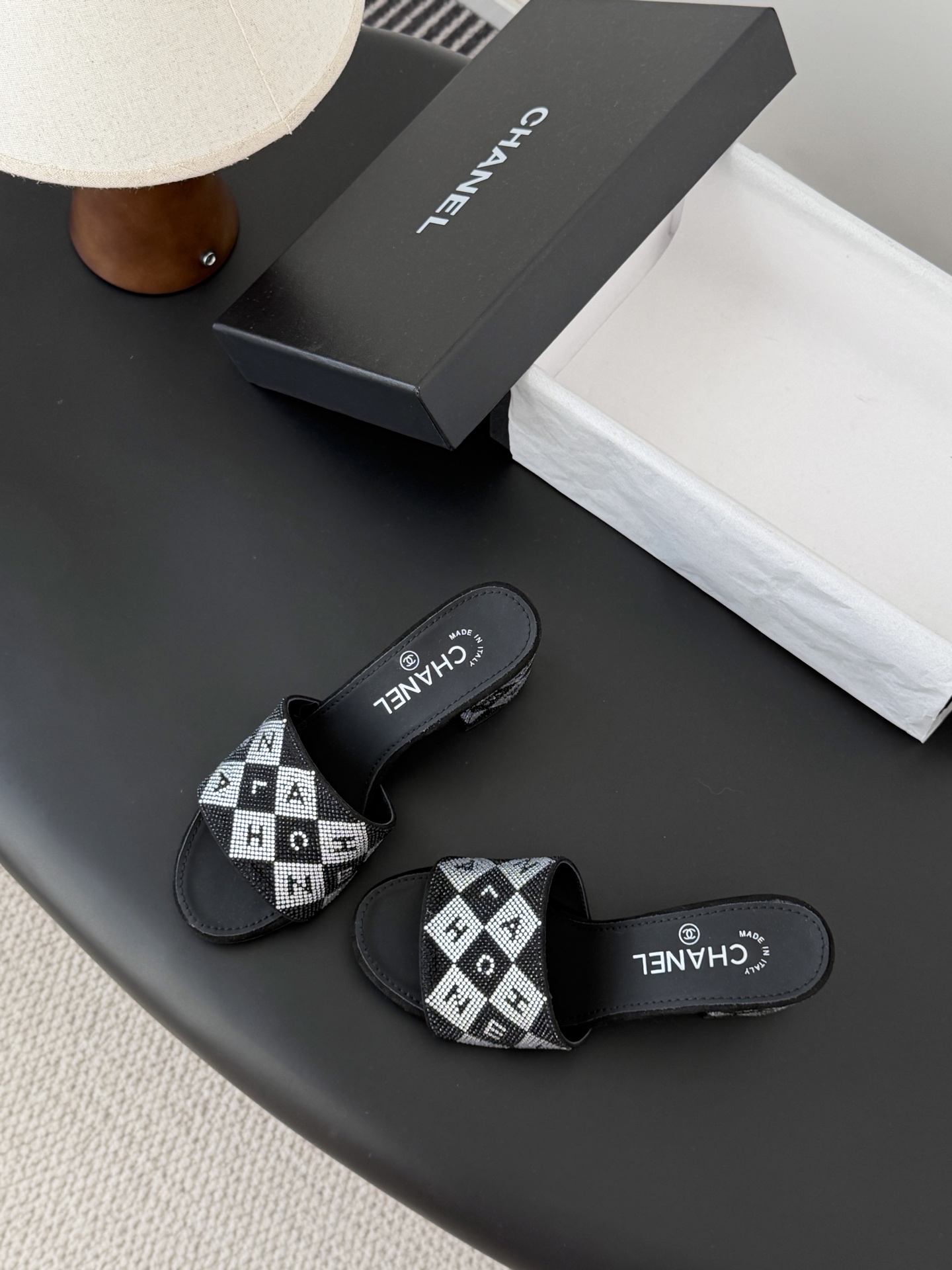 Chanel 26K早春系列烫钻拖鞋新款抢先发售原版烫钻工艺 内里垫脚羊皮 真皮大底Size:35-39