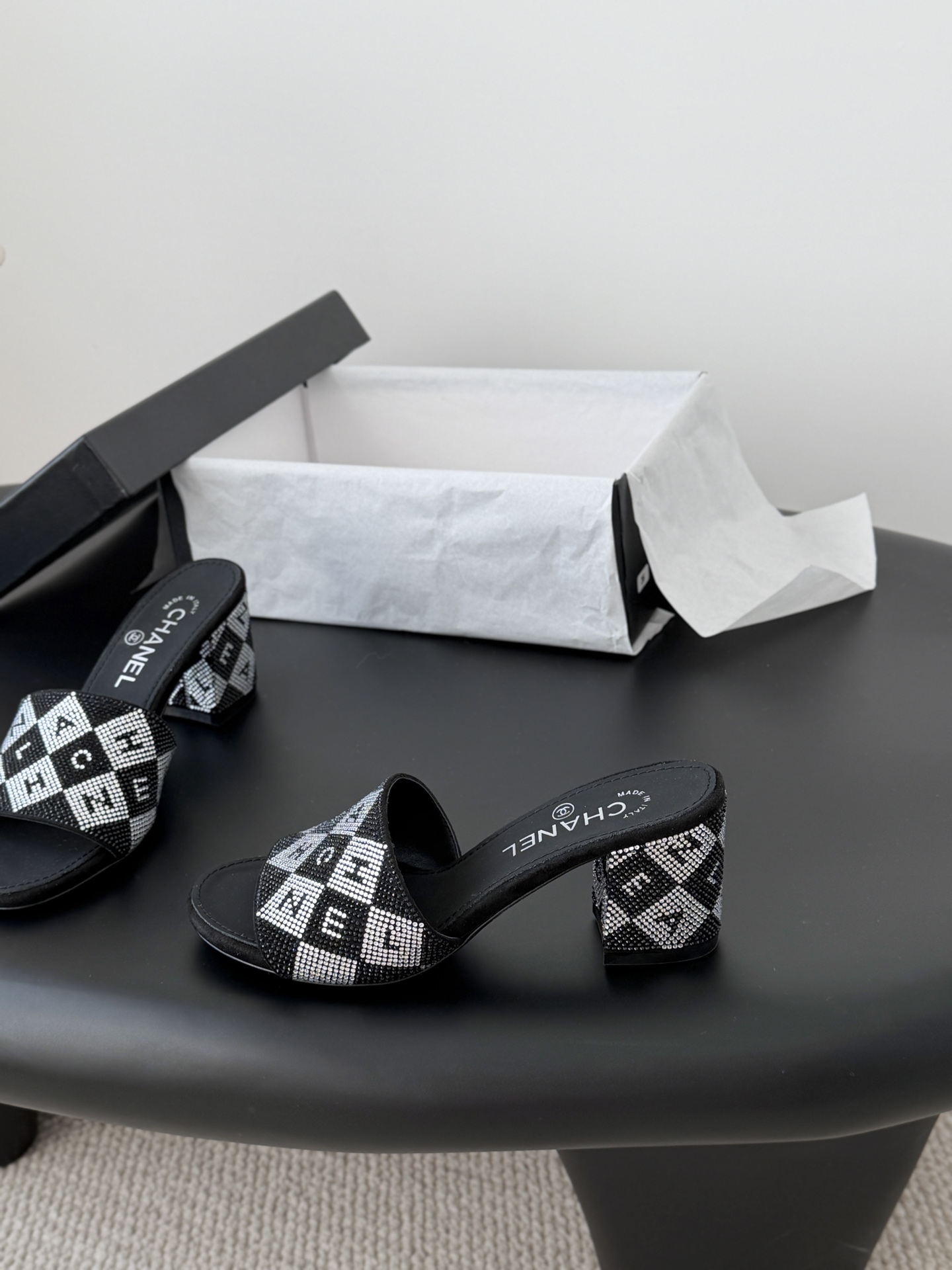 Chanel 26K早春系列烫钻拖鞋新款抢先发售原版烫钻工艺 内里垫脚羊皮 真皮大底Size:35-39