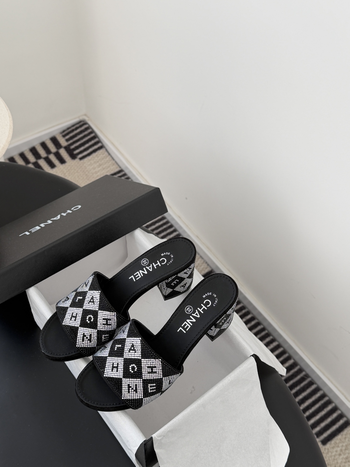 Chanel 26K早春系列烫钻拖鞋新款抢先发售原版烫钻工艺 内里垫脚羊皮 真皮大底Size:35-39