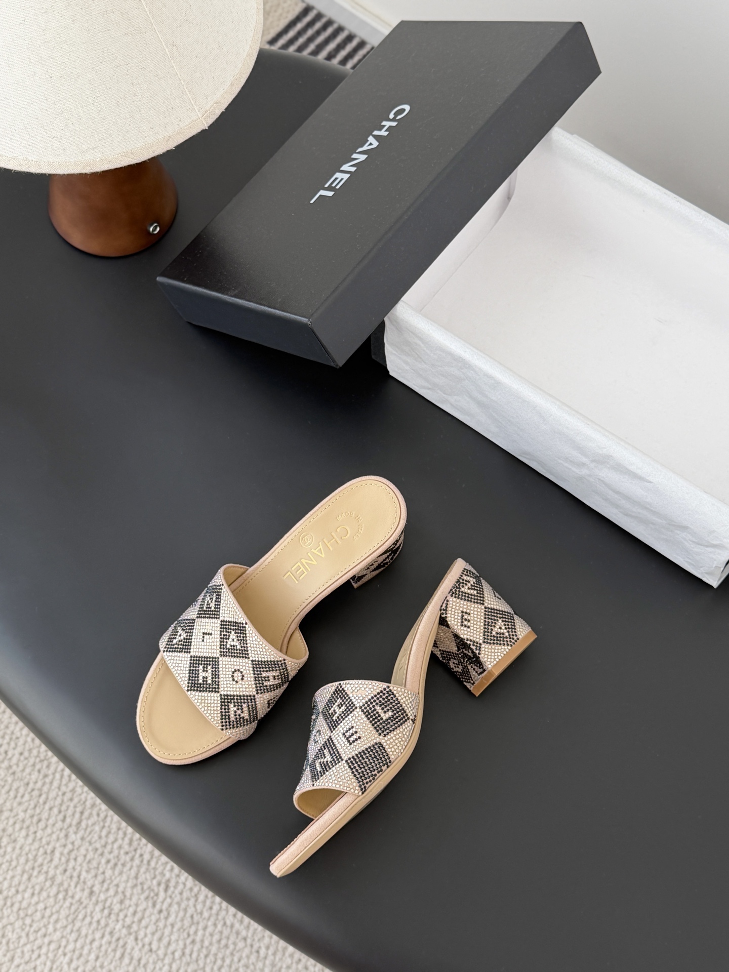 Chanel 26K早春系列烫钻拖鞋新款抢先发售原版烫钻工艺 内里垫脚羊皮 真皮大底Size:35-39