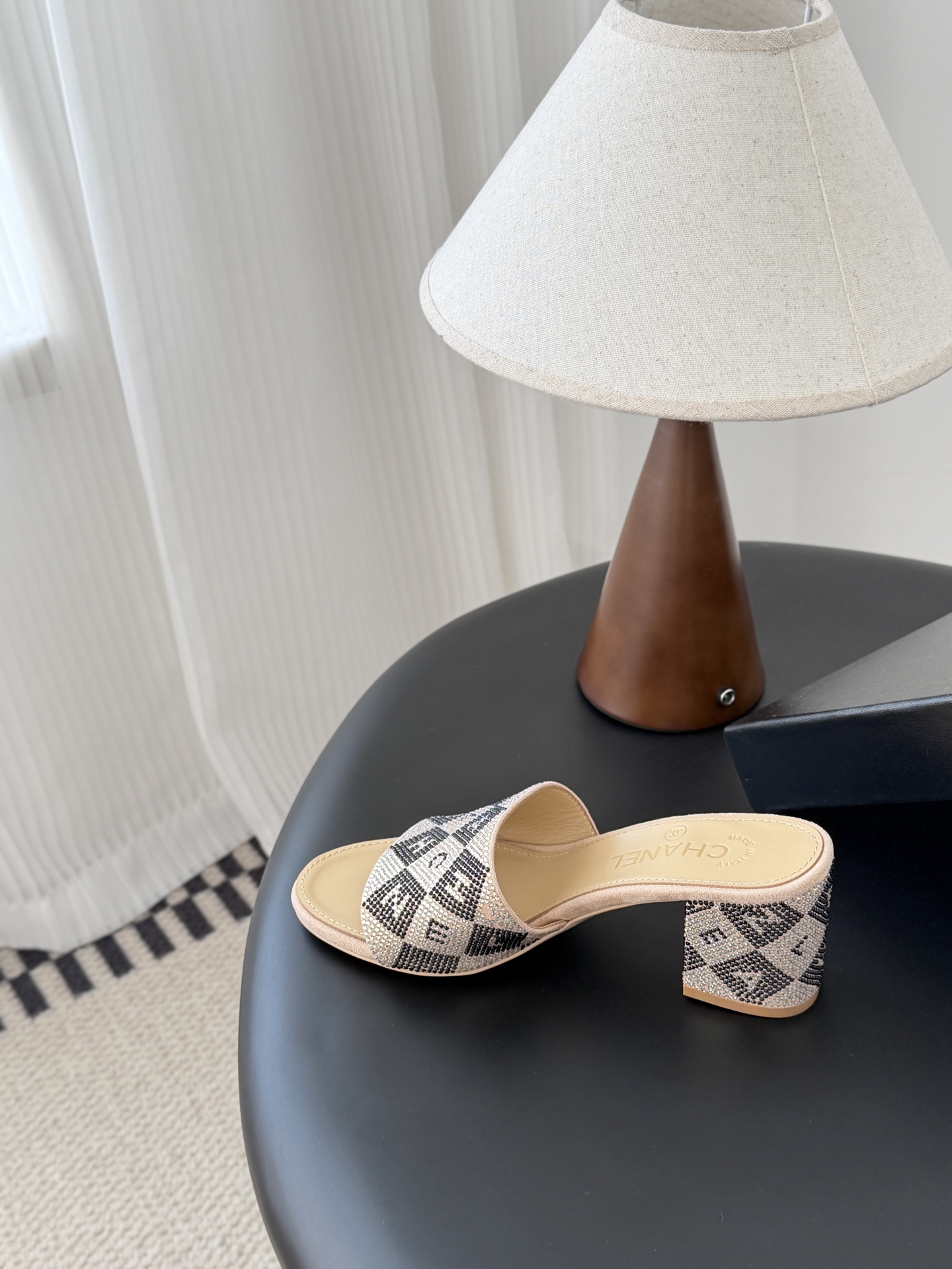 Chanel 26K早春系列烫钻拖鞋新款抢先发售原版烫钻工艺 内里垫脚羊皮 真皮大底Size:35-39