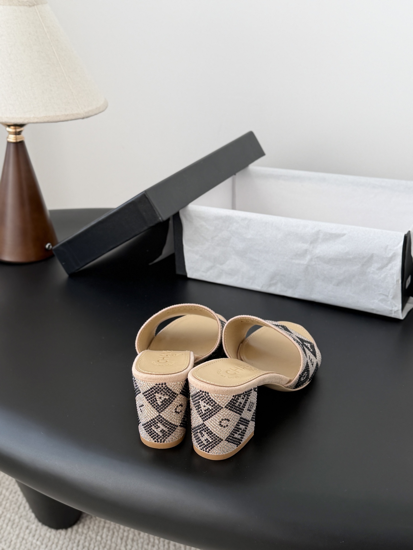 Chanel 26K早春系列烫钻拖鞋新款抢先发售原版烫钻工艺 内里垫脚羊皮 真皮大底Size:35-39